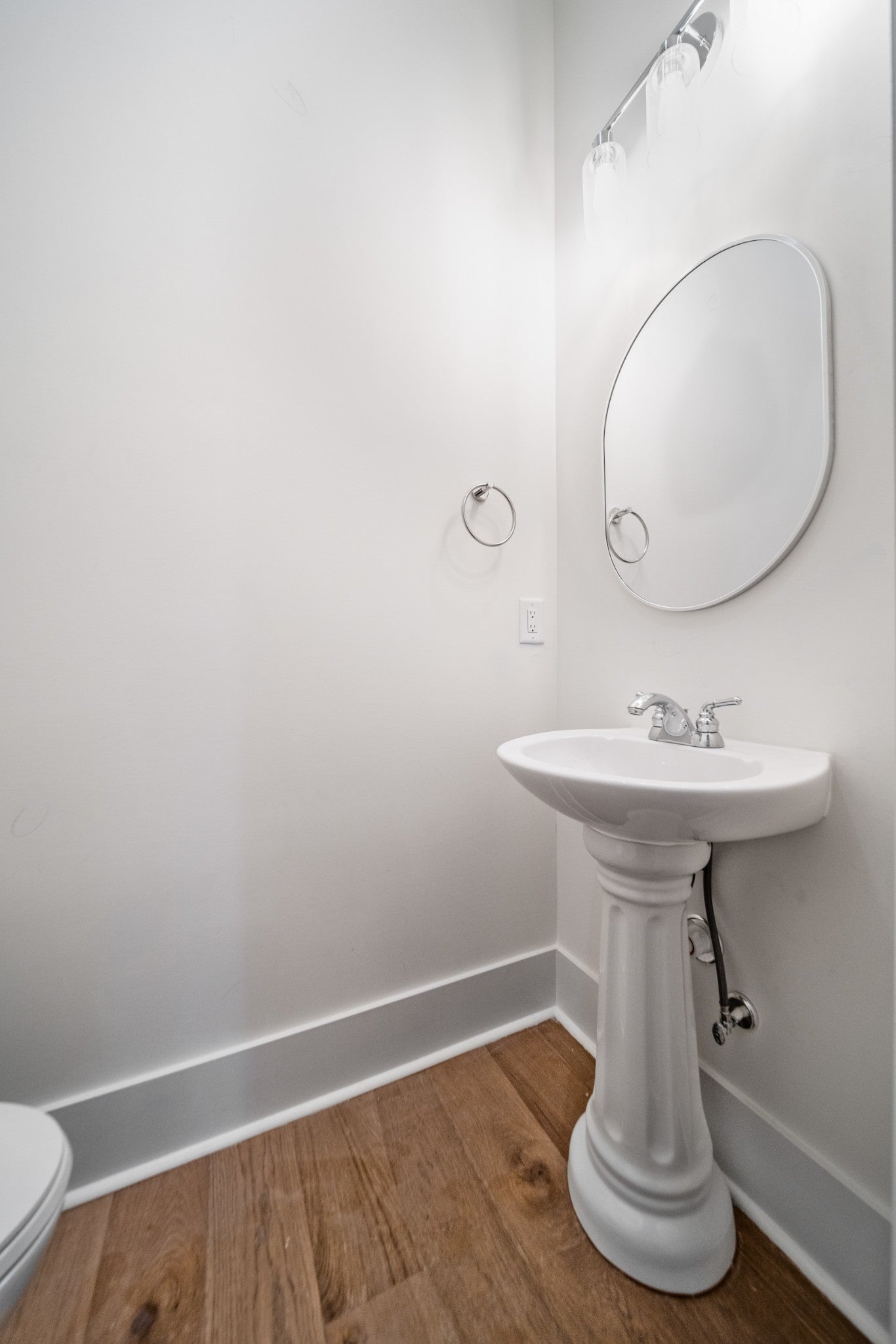 Nashville, Tennessee, 37209, United States, 4 Bedrooms Bedrooms, ,5 BathroomsBathrooms,Residential,Active,2007985