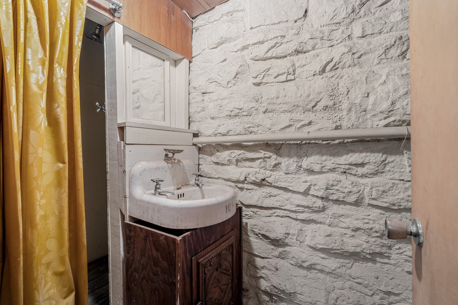 Nashville, Tennessee, 37215, United States, 4 Bedrooms Bedrooms, ,3 BathroomsBathrooms,Residential,Active,1997588