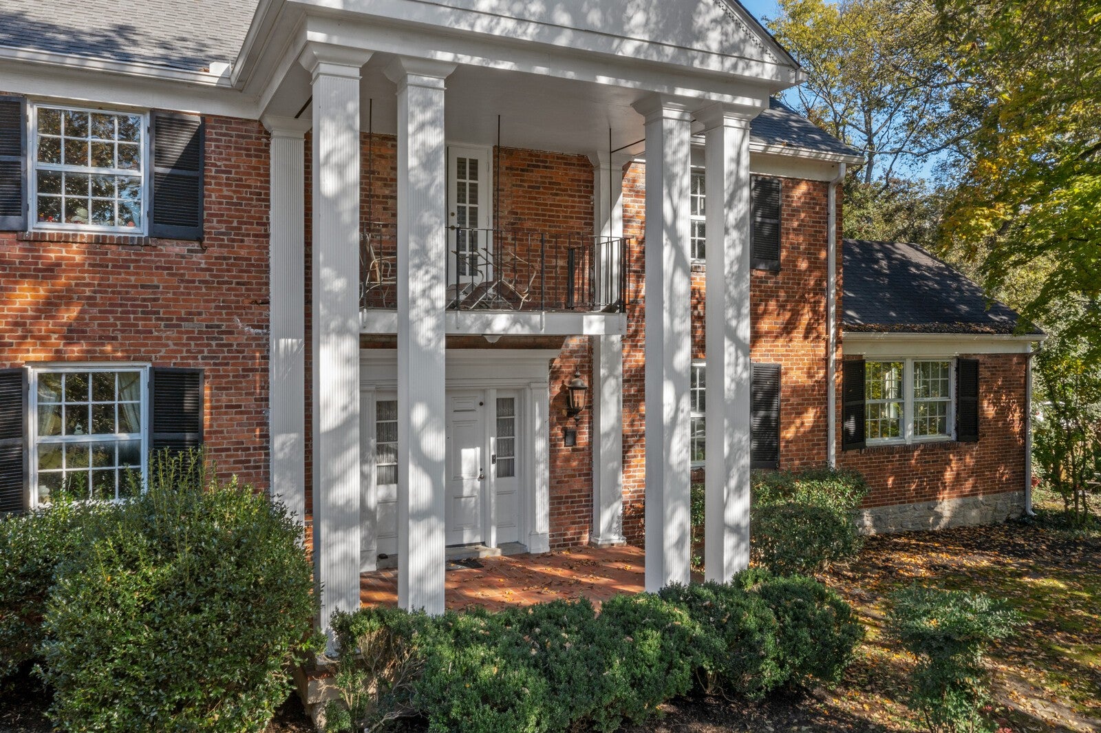 Nashville, Tennessee, 37215, United States, 4 Bedrooms Bedrooms, ,3 BathroomsBathrooms,Residential,Active,1997588