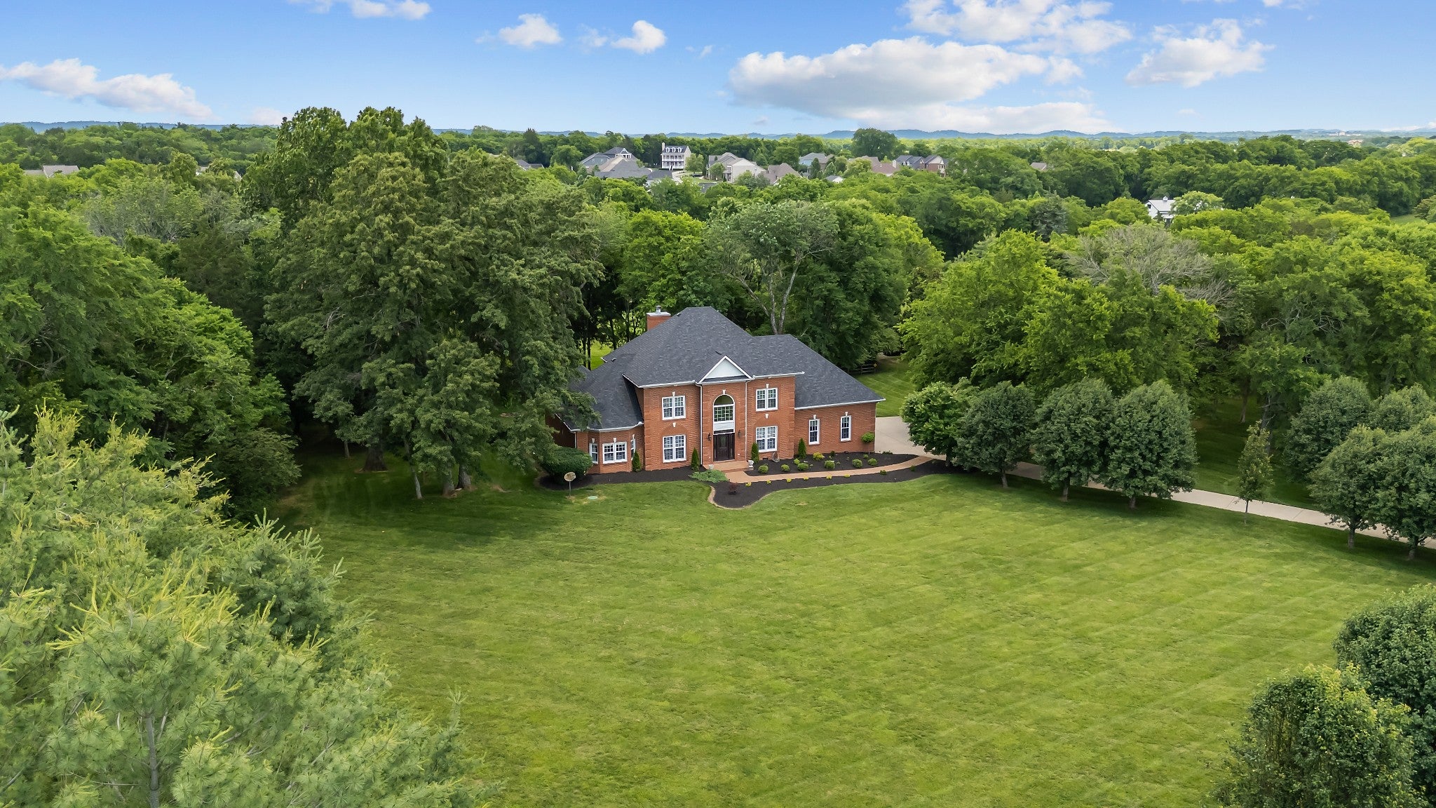 Gallatin, Tennessee, 37066, United States, 4 Bedrooms Bedrooms, ,5 BathroomsBathrooms,Residential,Active,1834473