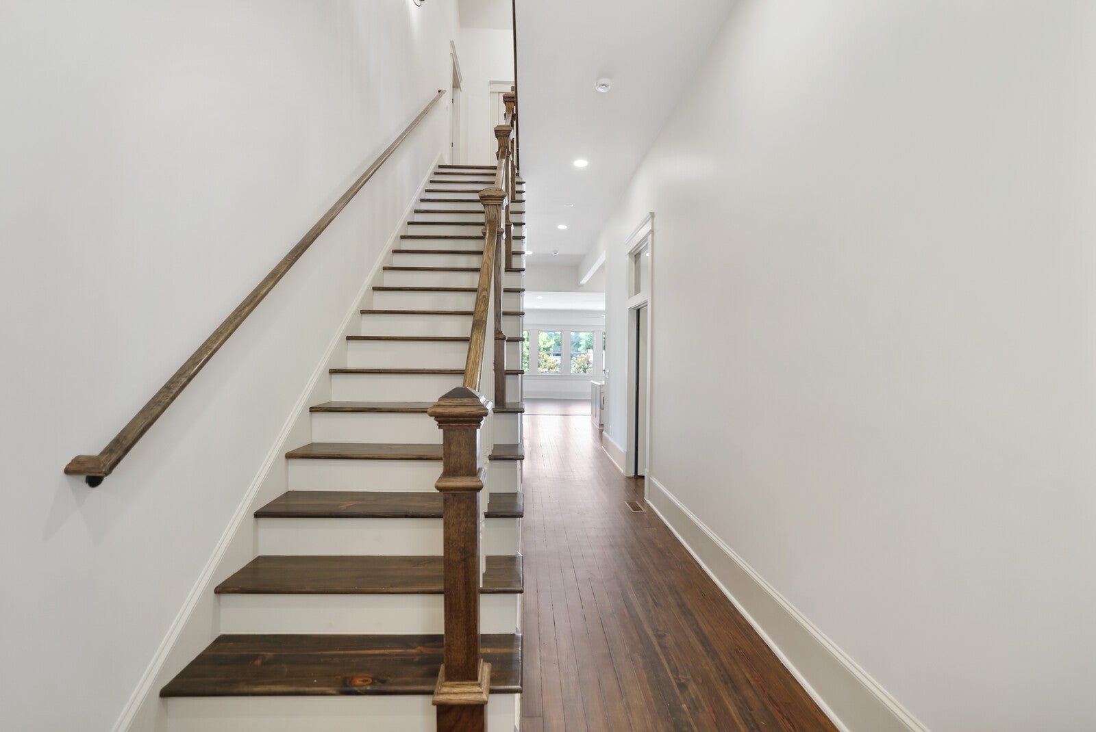 Nashville, Tennessee, 37204, United States, 4 Bedrooms Bedrooms, ,4 BathroomsBathrooms,Residential,Active,1922332