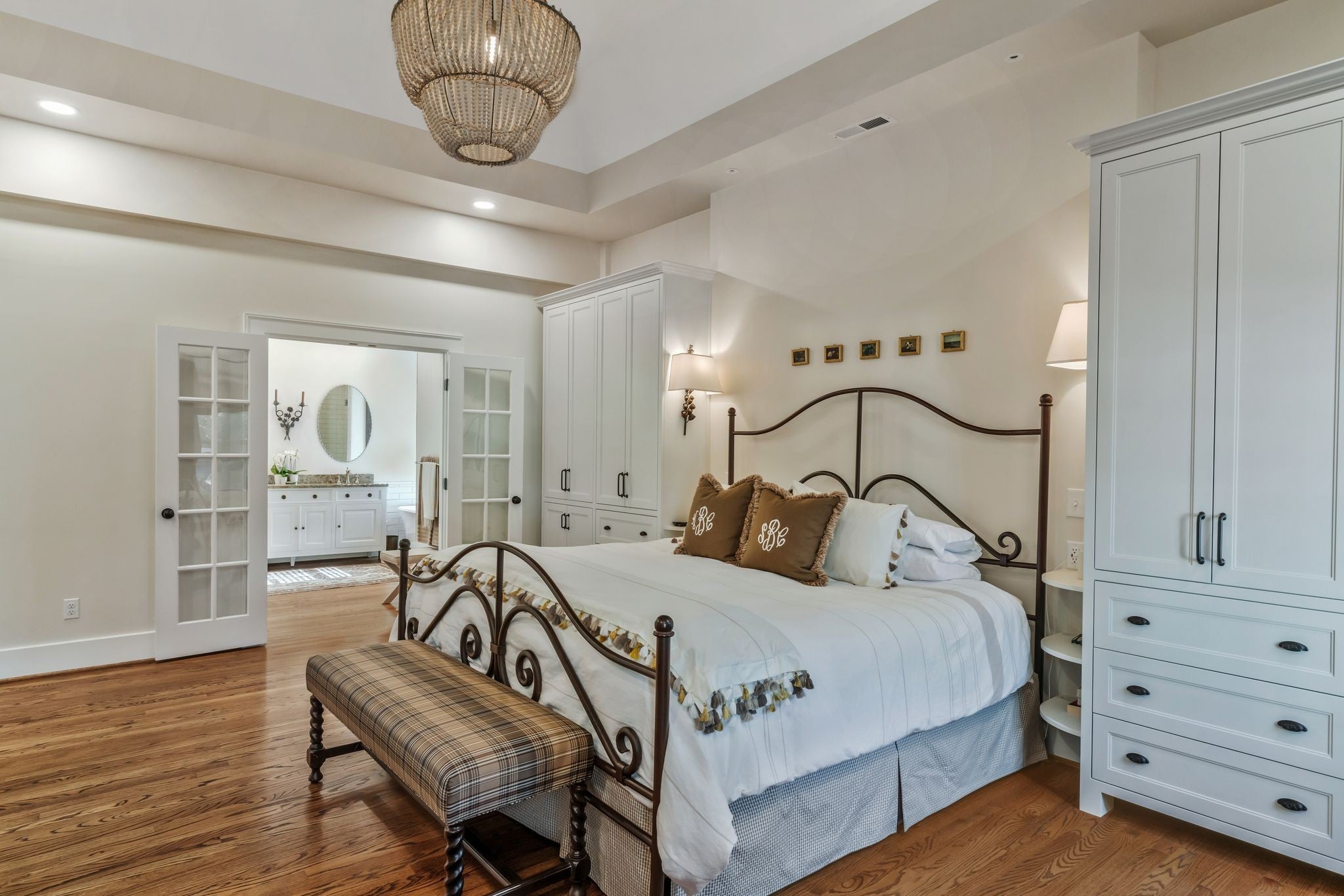 Nashville, Tennessee, 37215, United States, 4 Bedrooms Bedrooms, ,5 BathroomsBathrooms,Residential,Active,1988489