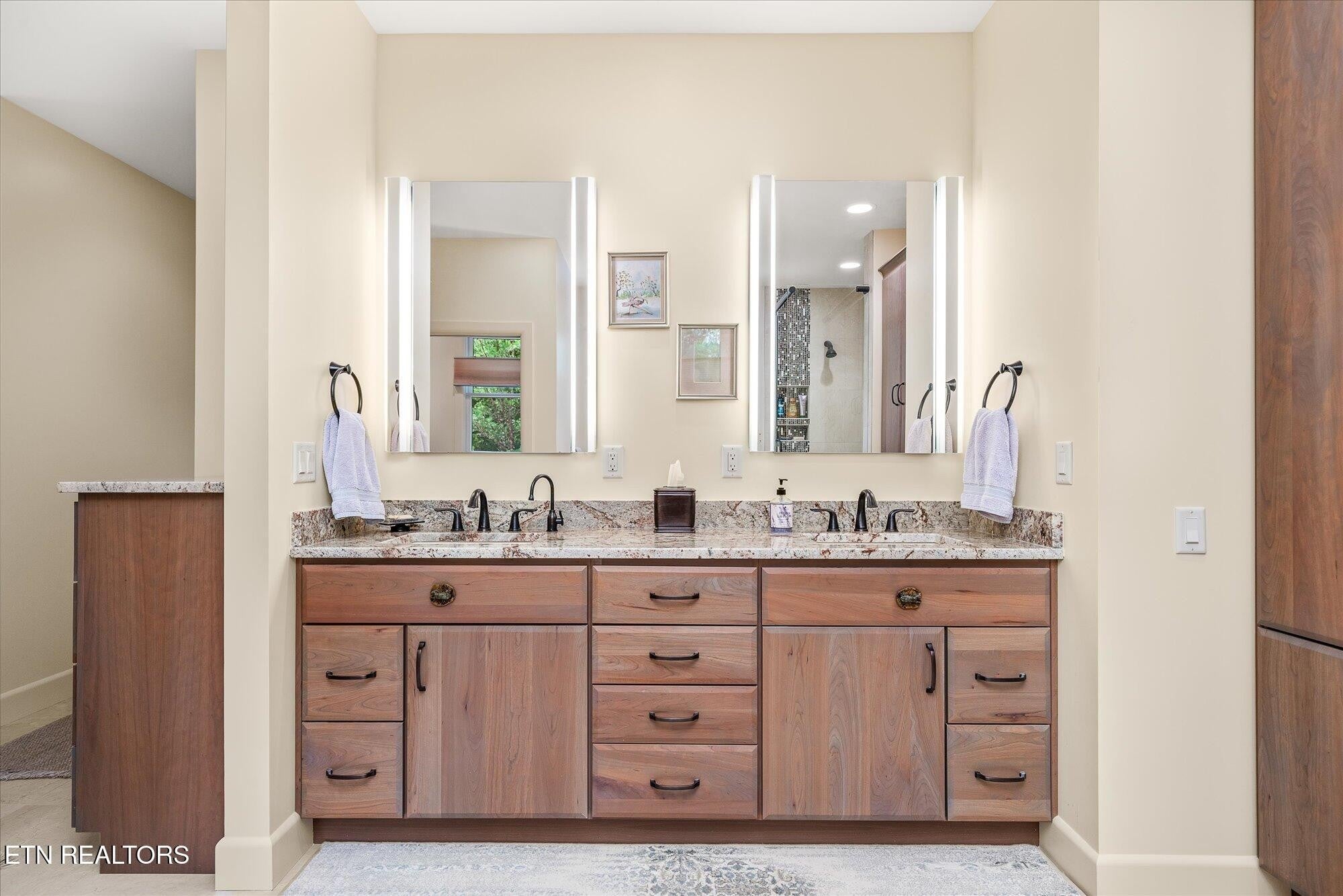 Crossville, Tennessee, 38558, United States, 4 Bedrooms Bedrooms, ,4 BathroomsBathrooms,Residential,Active,2011427