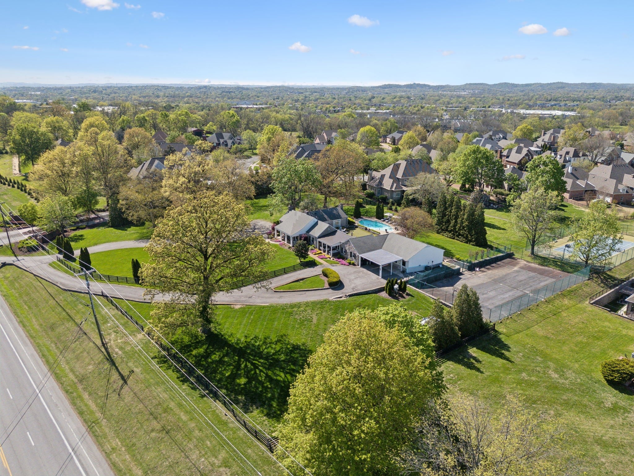 Hendersonville, Tennessee, 37075, United States, 4 Bedrooms Bedrooms, ,4 BathroomsBathrooms,Residential,Active,1889035