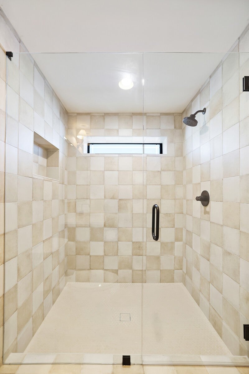 Hendersonville, Tennessee, 37075, United States, 5 Bedrooms Bedrooms, ,5 BathroomsBathrooms,Residential,Active,1988446