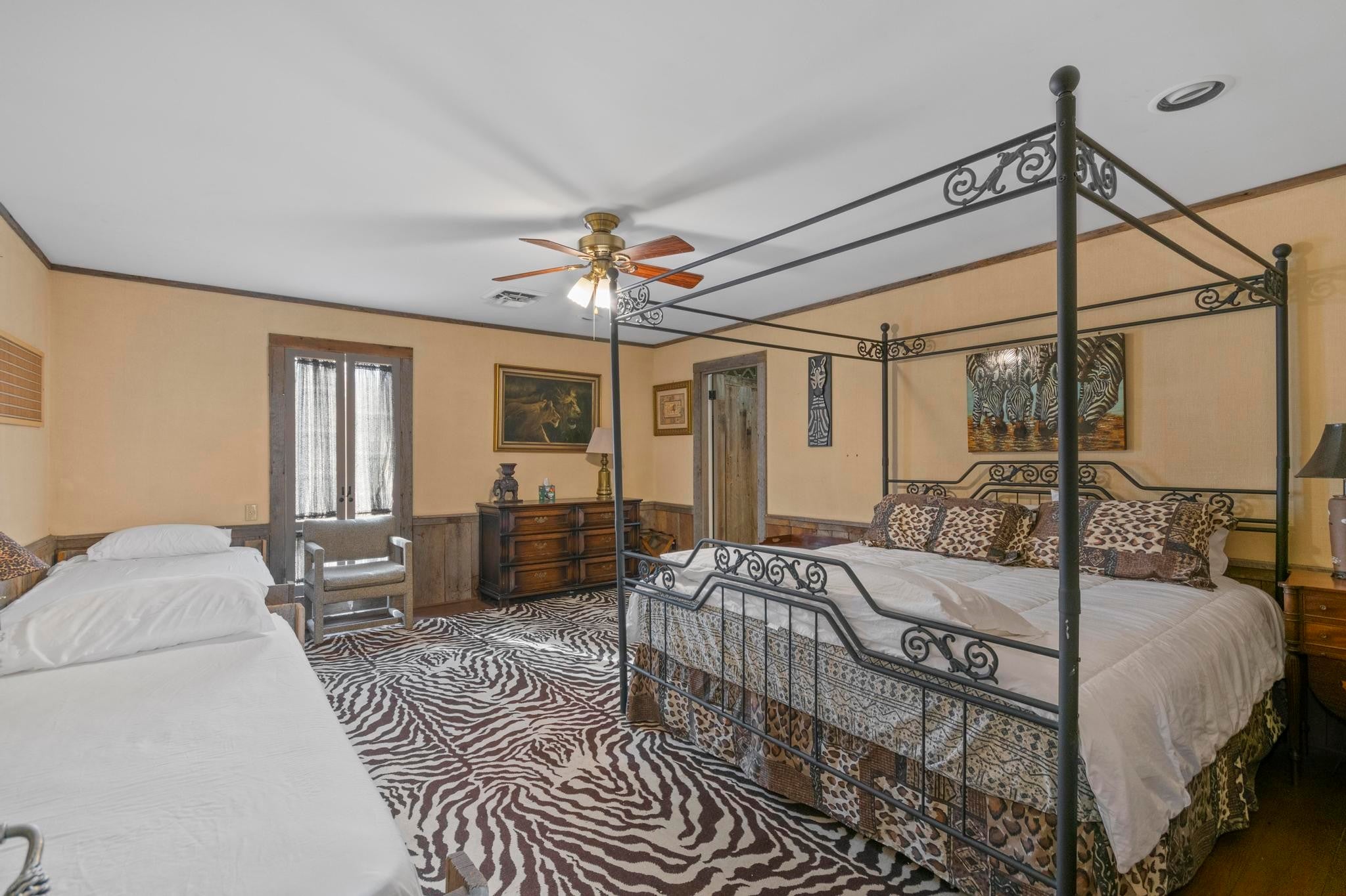 Cadiz, Kentucky, 42211, United States, 8 Bedrooms Bedrooms, ,9 BathroomsBathrooms,Residential,Active,1764487