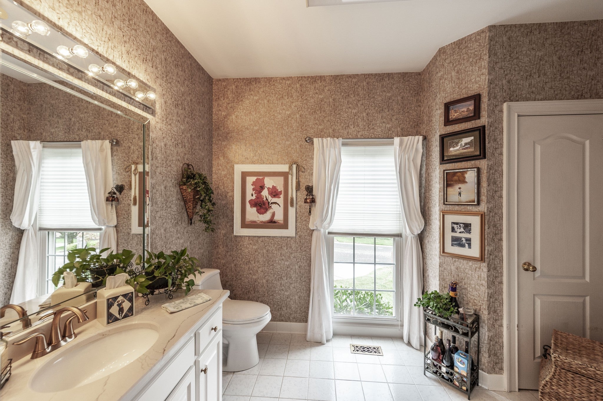 Hendersonville, Tennessee, 37075, United States, 4 Bedrooms Bedrooms, ,4 BathroomsBathrooms,Residential,Active,2003550