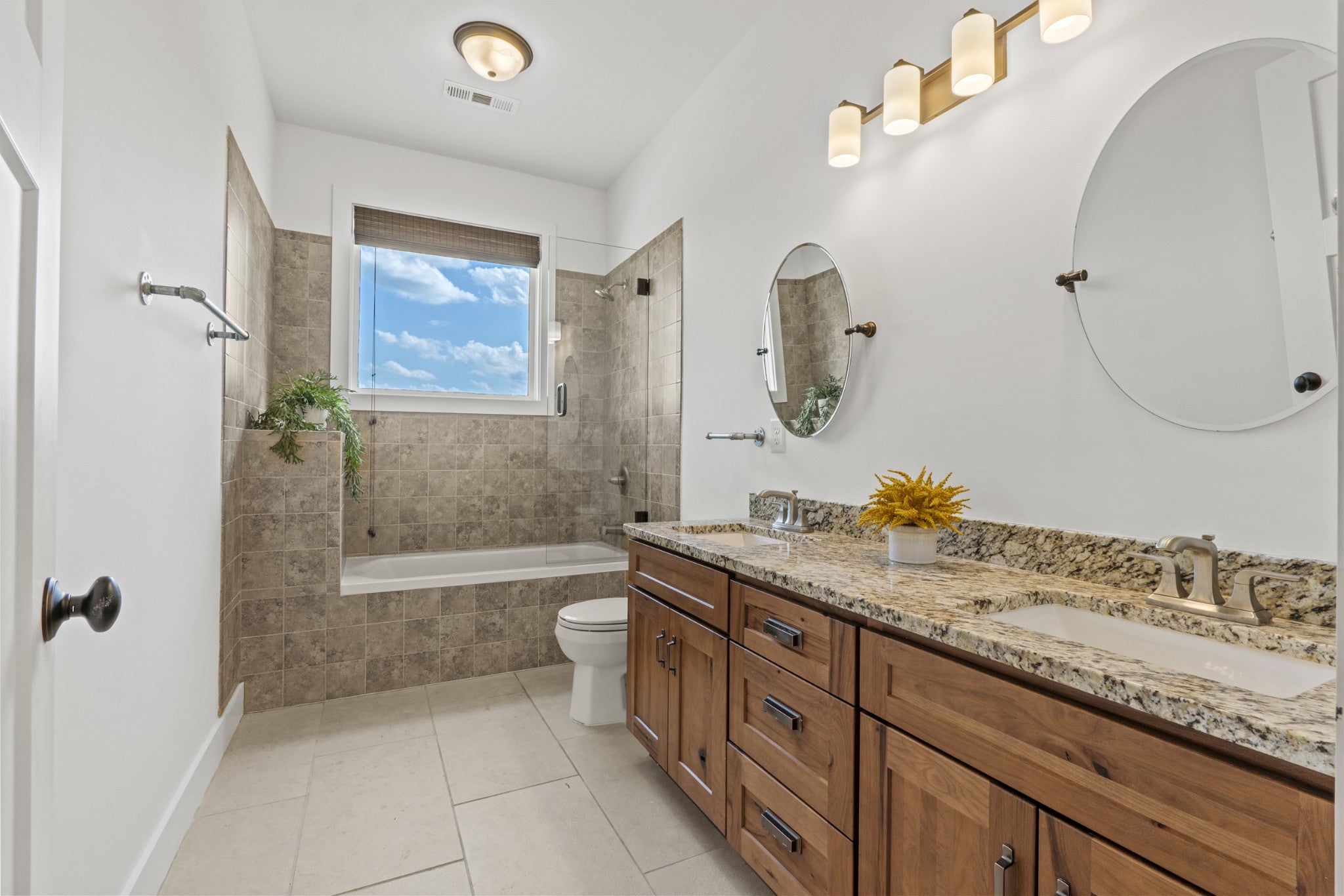 Arrington, Tennessee, 37014, United States, 5 Bedrooms Bedrooms, ,5 BathroomsBathrooms,Residential,Active,1843856