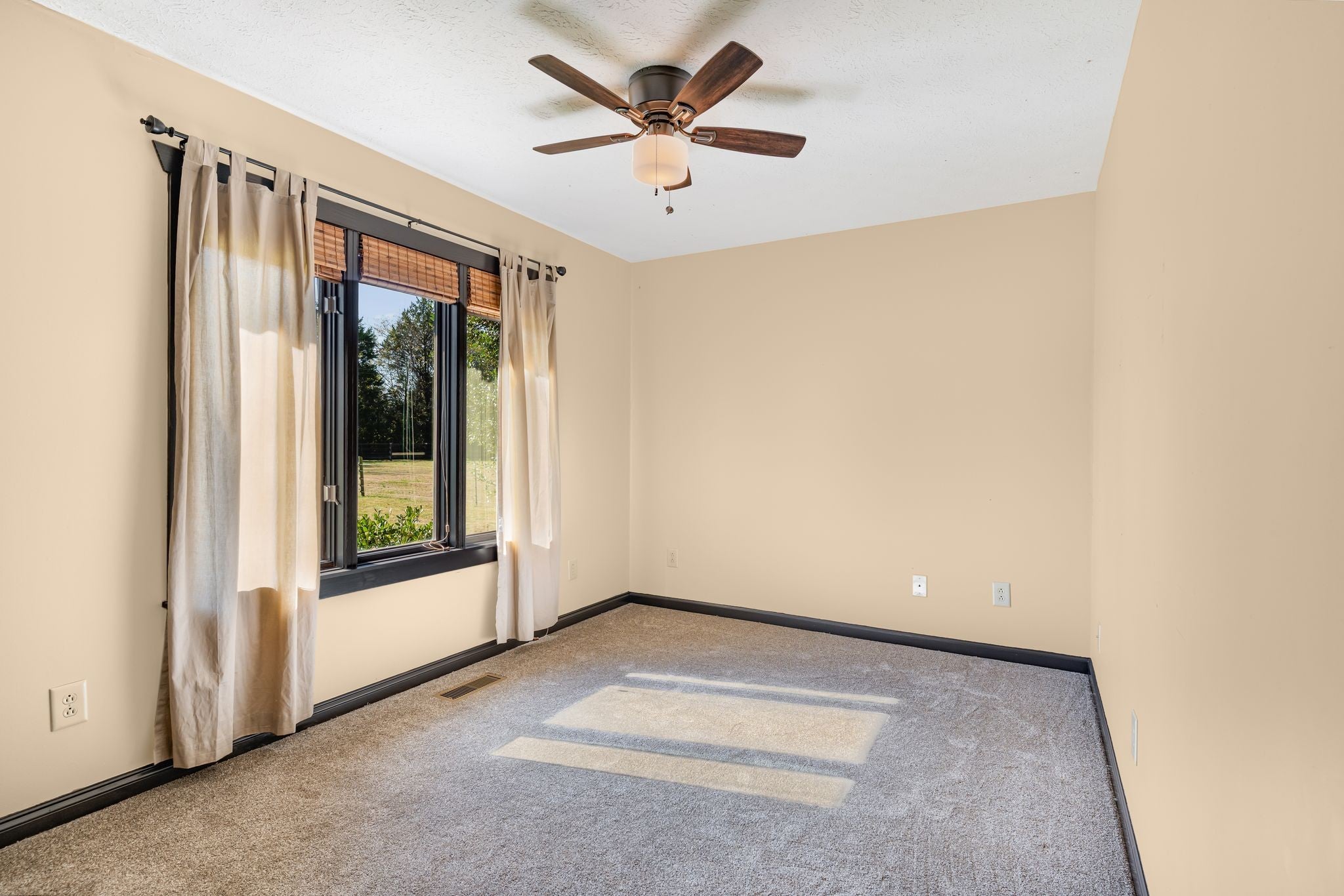 Lebanon, Tennessee, 37087, United States, 3 Bedrooms Bedrooms, ,3 BathroomsBathrooms,Residential,Active,1987222