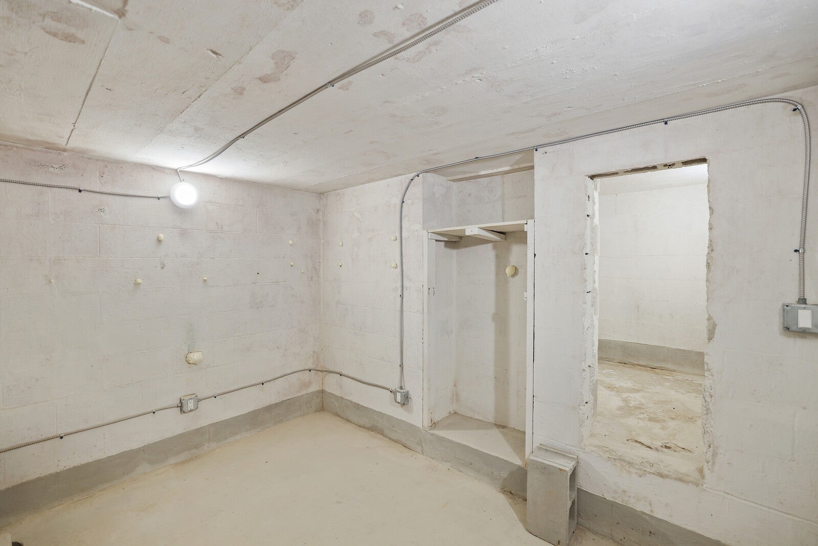 Hendersonville, Tennessee, 37075, United States, 5 Bedrooms Bedrooms, ,5 BathroomsBathrooms,Residential,Active,1988446