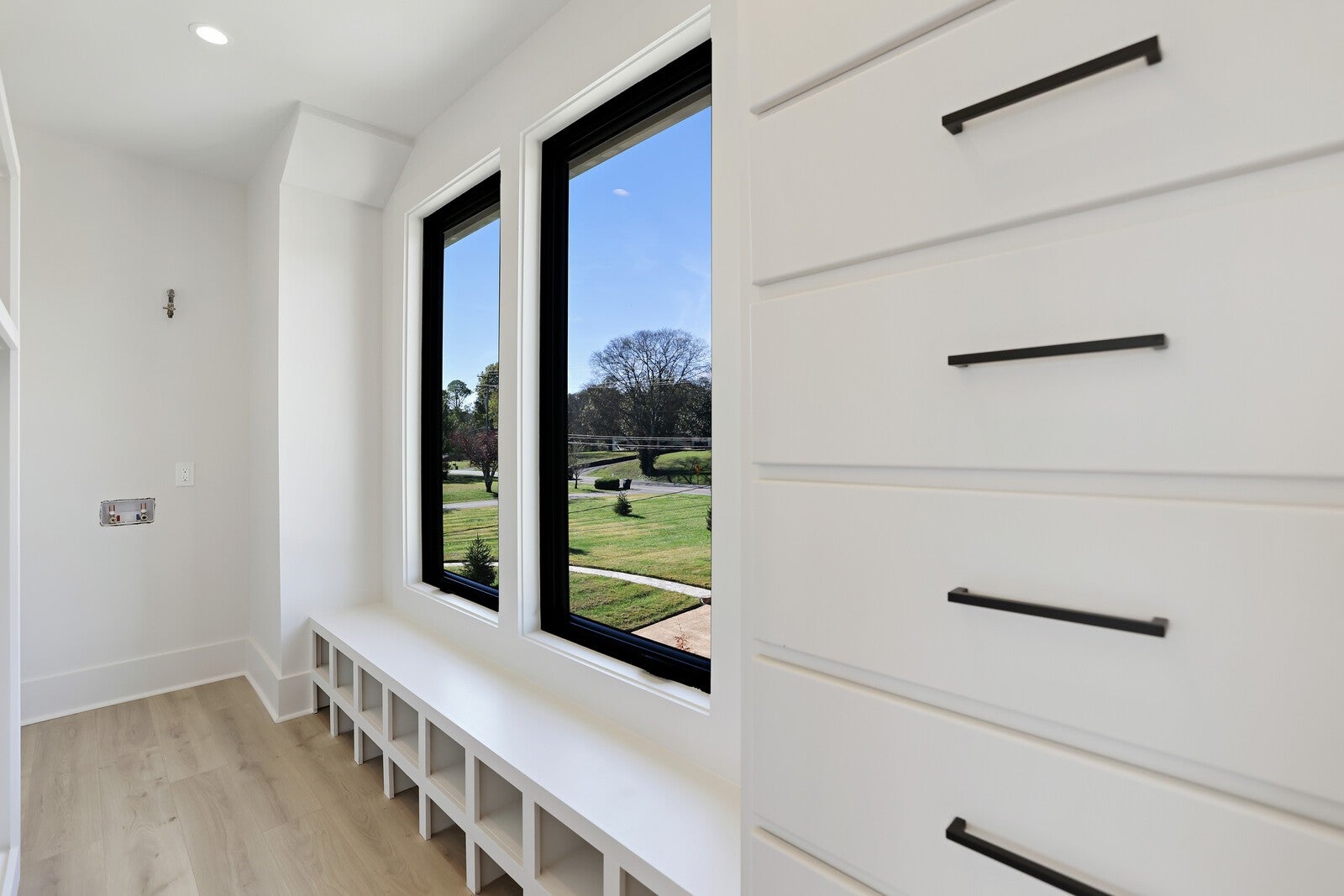 Hendersonville, Tennessee, 37075, United States, 5 Bedrooms Bedrooms, ,5 BathroomsBathrooms,Residential,Active,1988446