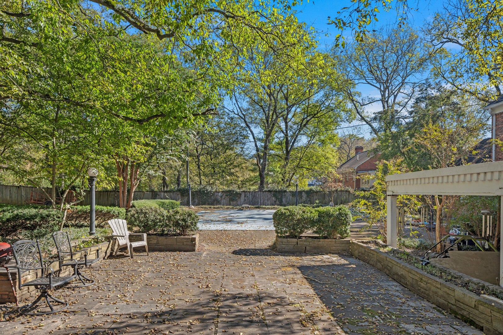 Nashville, Tennessee, 37215, United States, 4 Bedrooms Bedrooms, ,3 BathroomsBathrooms,Residential,Active,1997588