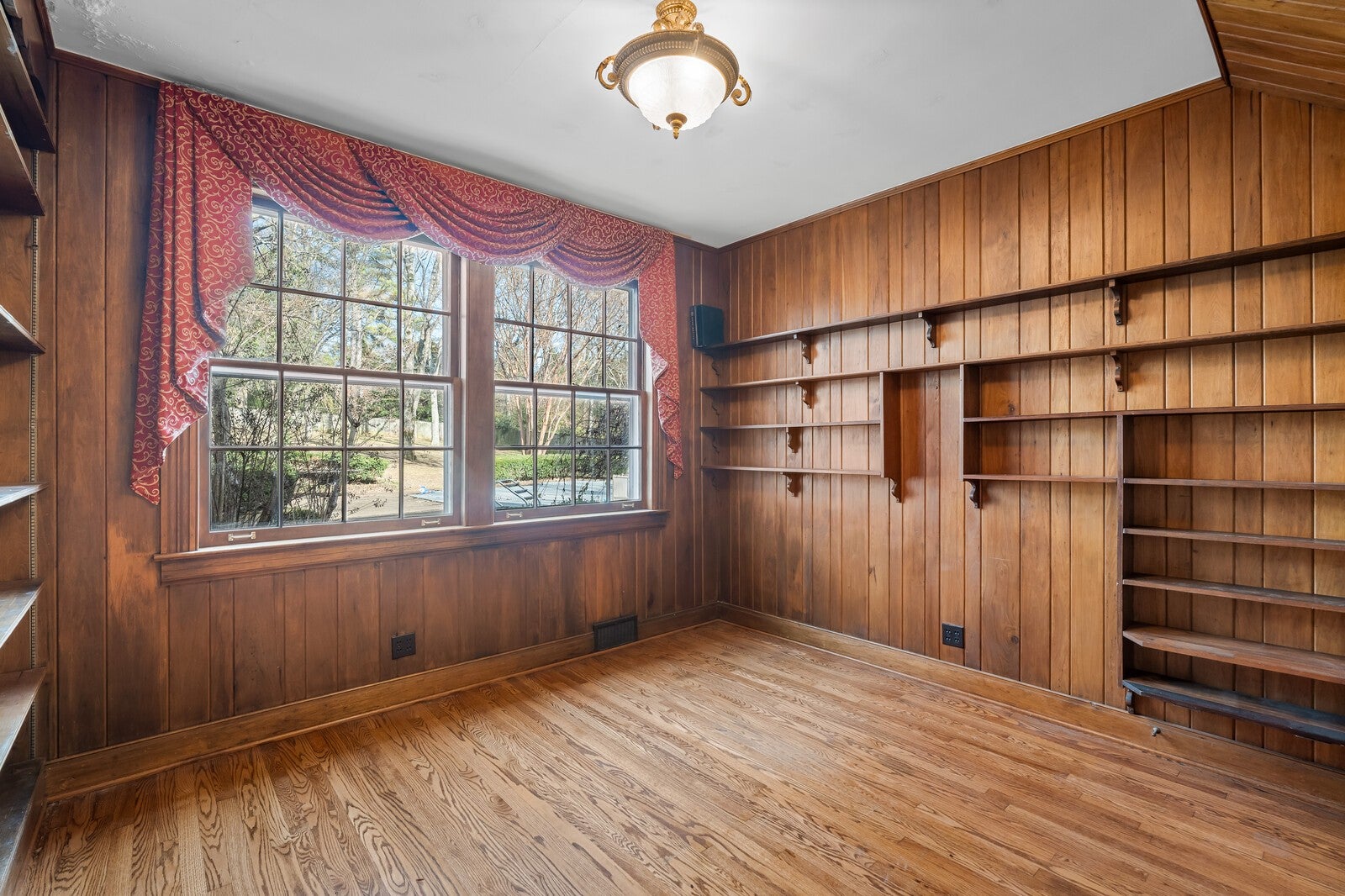 Nashville, Tennessee, 37215, United States, 4 Bedrooms Bedrooms, ,3 BathroomsBathrooms,Residential,Active,1997588