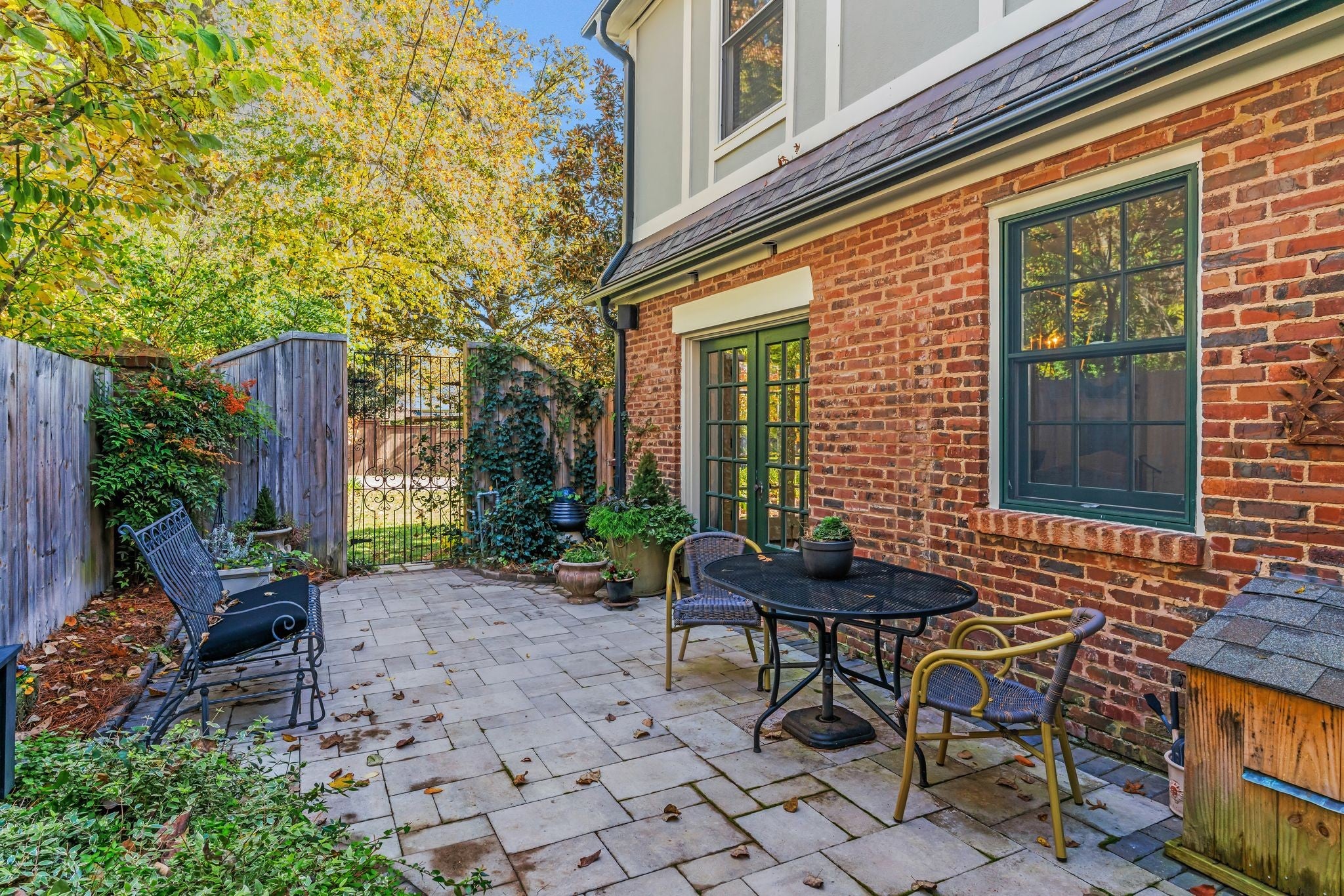 Nashville, Tennessee, 37215, United States, 4 Bedrooms Bedrooms, ,5 BathroomsBathrooms,Residential,Active,1988489