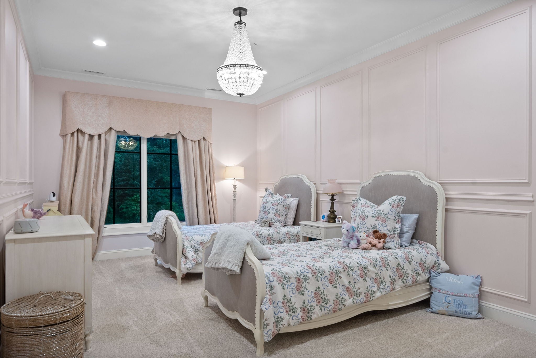 Clarksville, Tennessee, 37043, United States, 7 Bedrooms Bedrooms, ,4 BathroomsBathrooms,Residential,Active,1994960