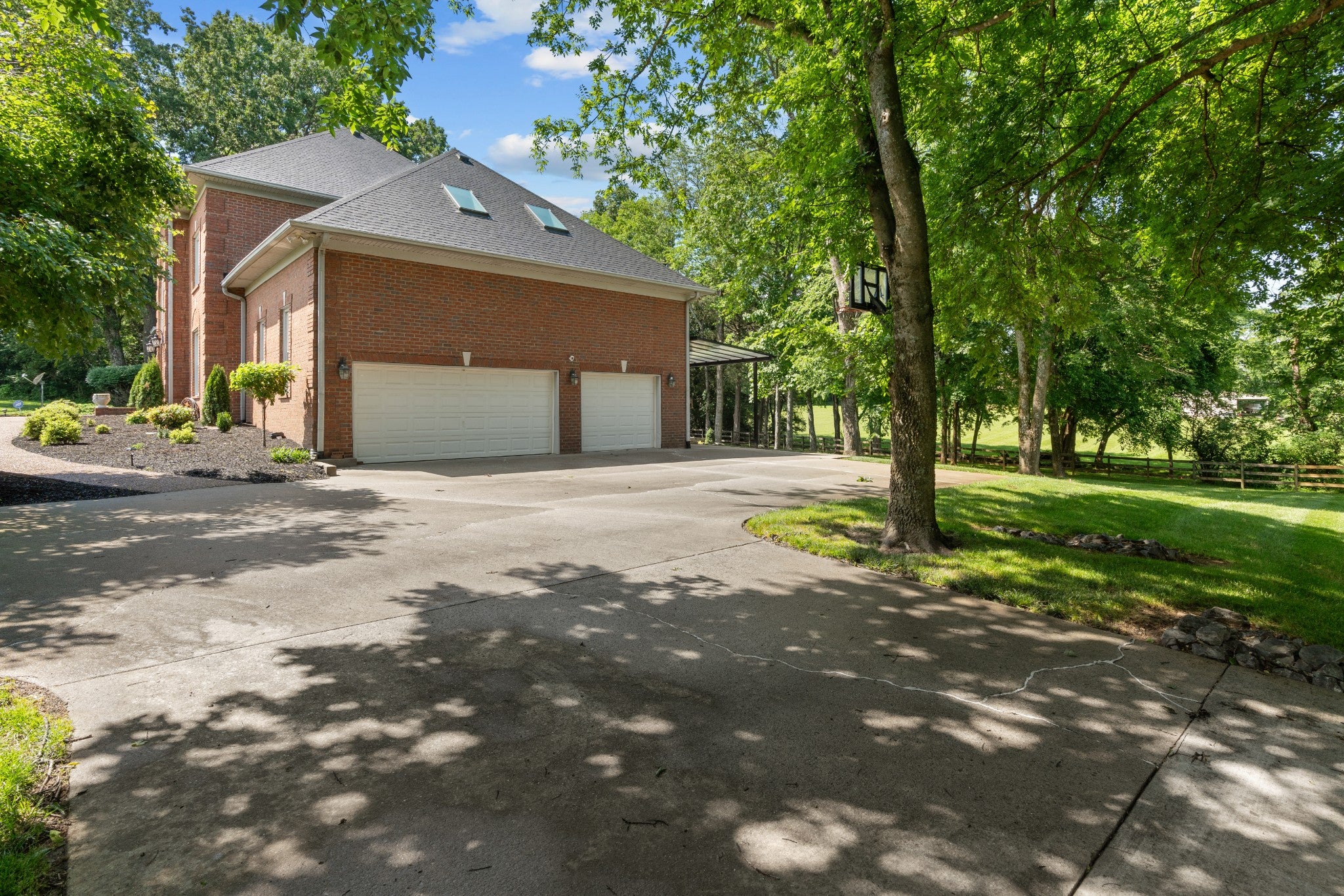 Gallatin, Tennessee, 37066, United States, 4 Bedrooms Bedrooms, ,5 BathroomsBathrooms,Residential,Active,1834473