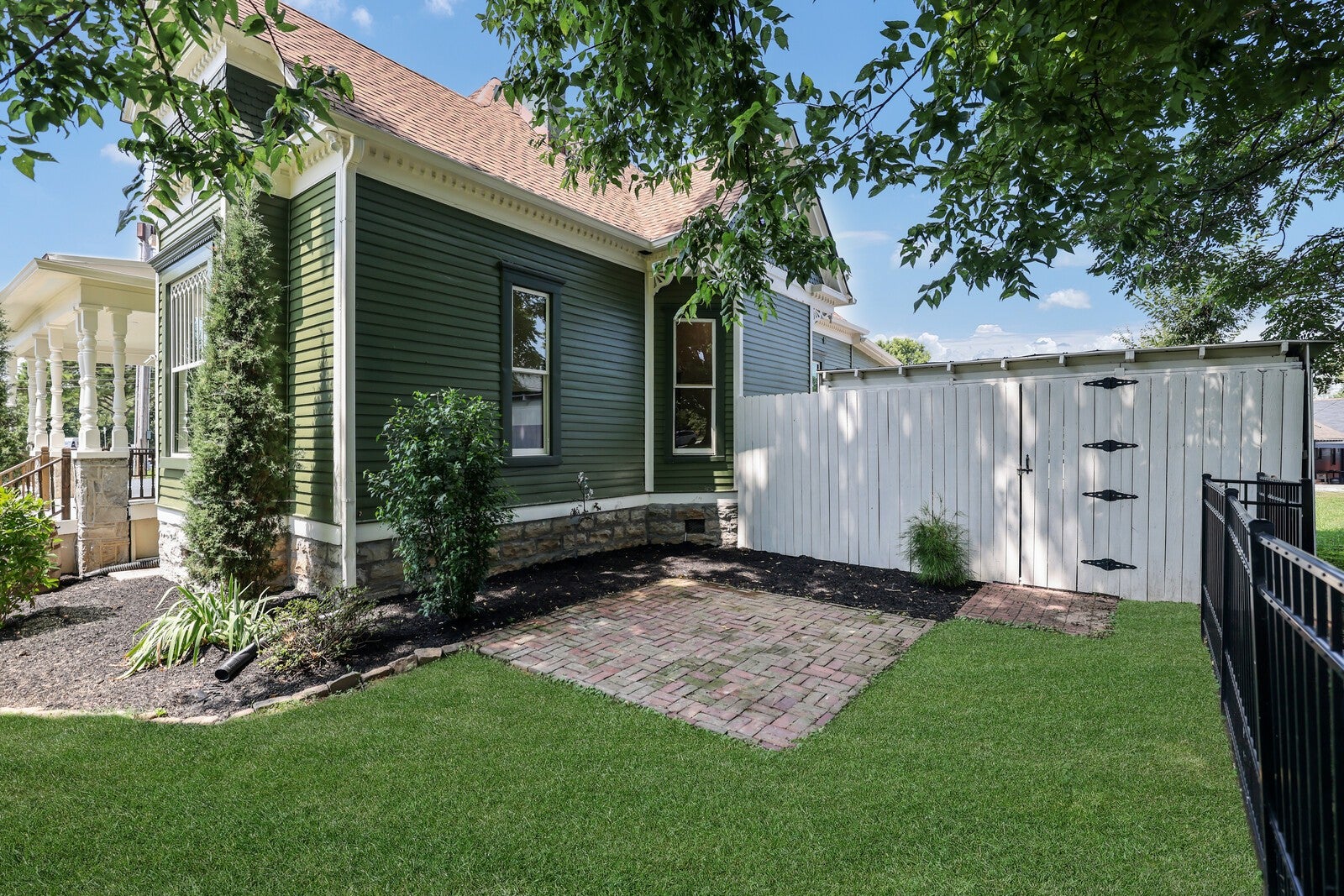Nashville, Tennessee, 37204, United States, 4 Bedrooms Bedrooms, ,4 BathroomsBathrooms,Residential,Active,1922332