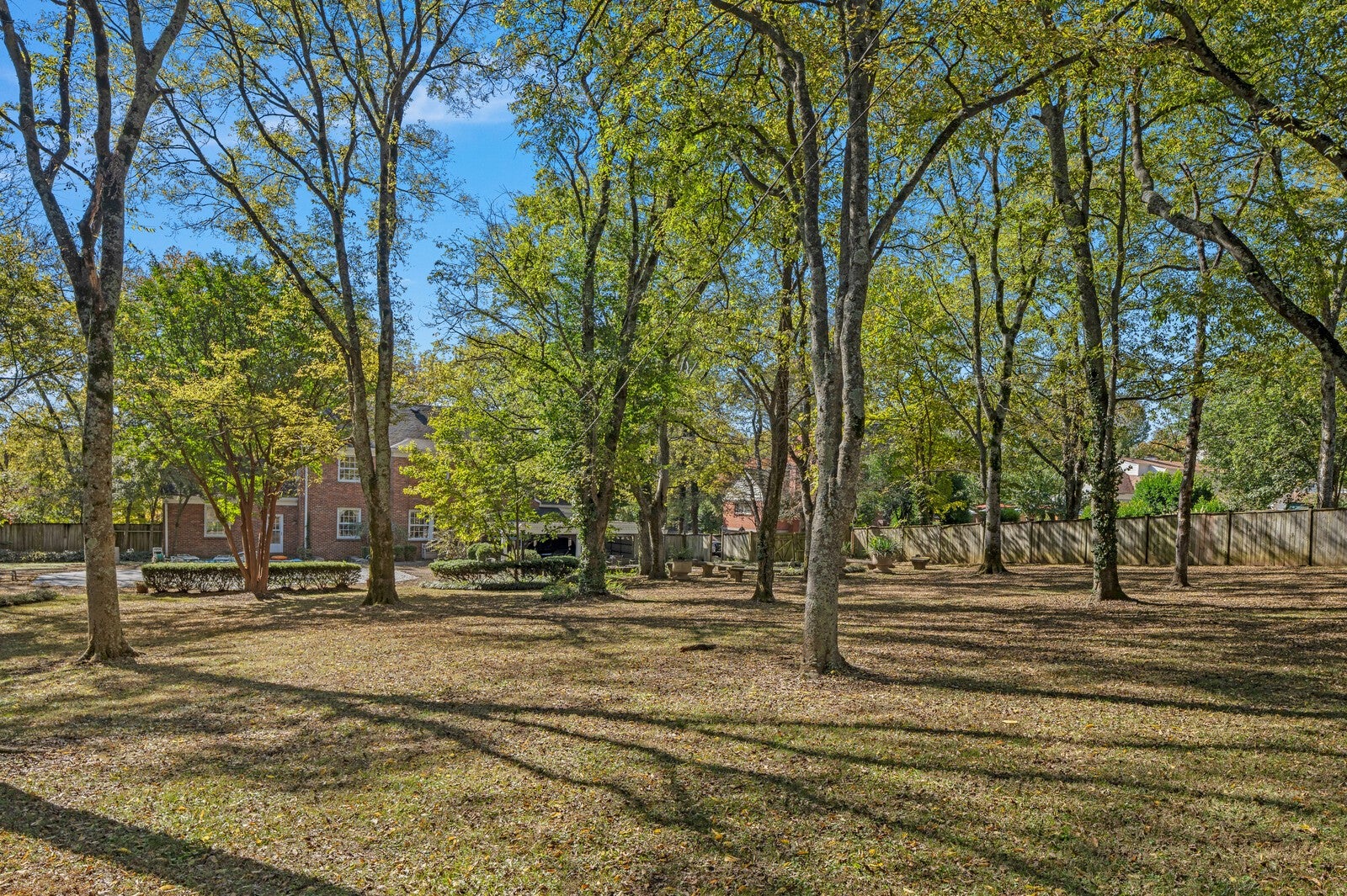 Nashville, Tennessee, 37215, United States, 4 Bedrooms Bedrooms, ,3 BathroomsBathrooms,Residential,Active,1997588