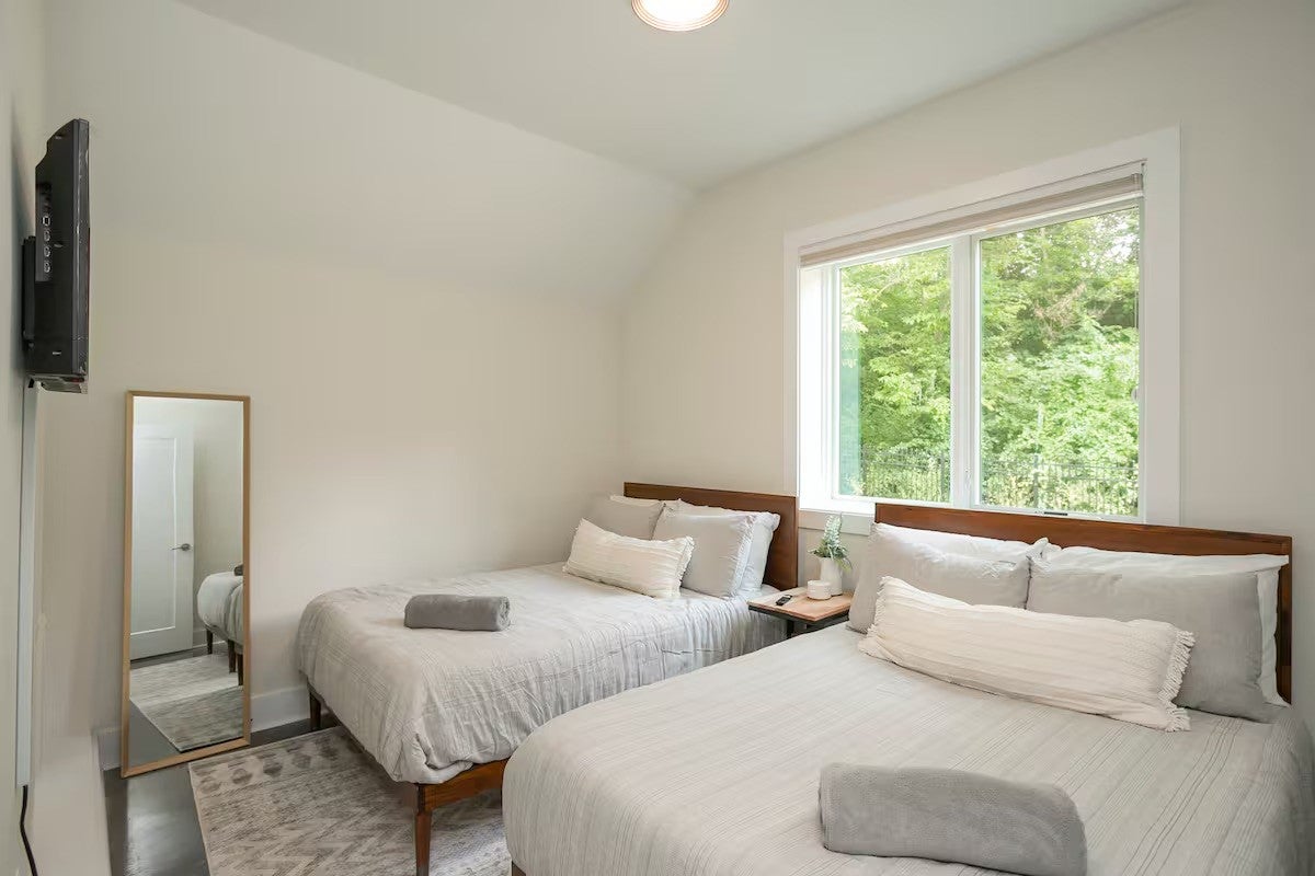 Nashville, Tennessee, 37208, United States, 7 Bedrooms Bedrooms, ,7 BathroomsBathrooms,Residential,Active,1997582