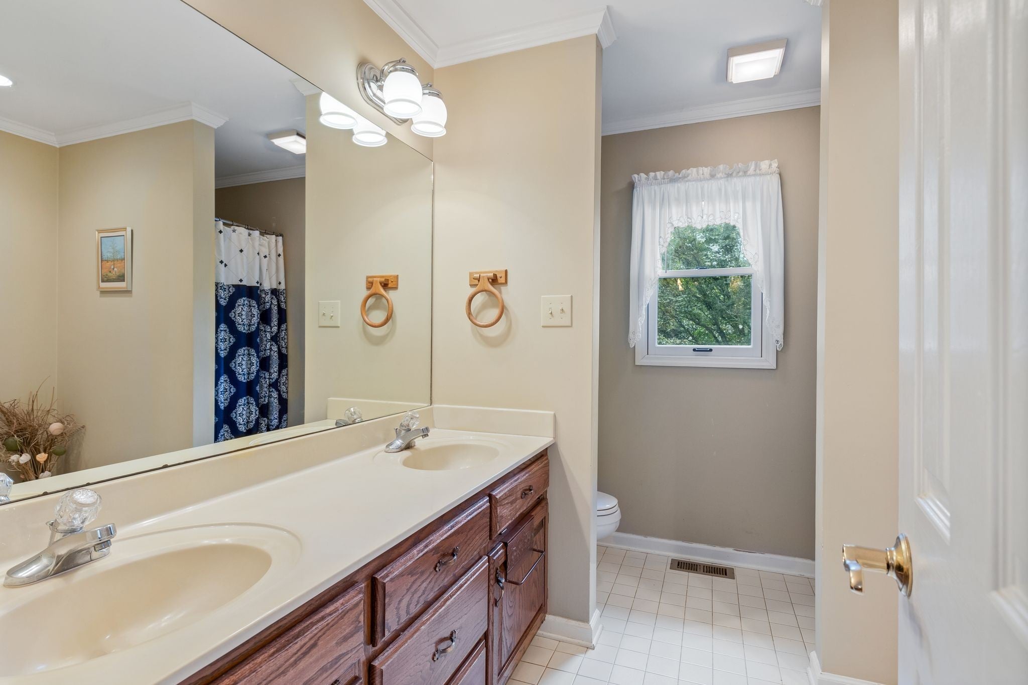 Columbia, Tennessee, 38401, United States, 3 Bedrooms Bedrooms, ,3 BathroomsBathrooms,Residential,Active,1936631