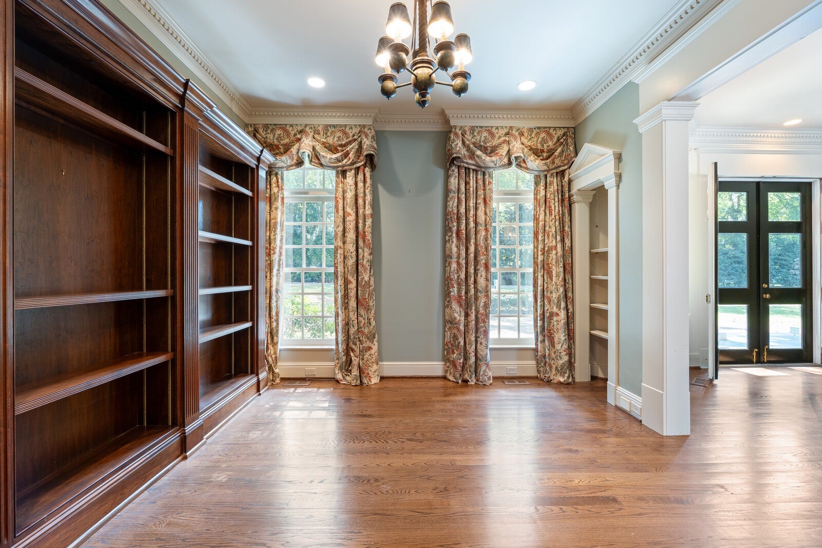 Nashville, Tennessee, 37205, United States, 5 Bedrooms Bedrooms, ,7 BathroomsBathrooms,Residential,Active,1965991