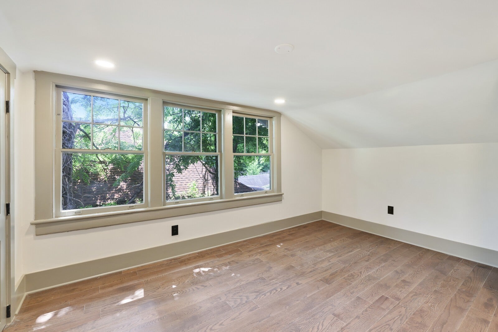 Nashville, Tennessee, 37206, United States, 4 Bedrooms Bedrooms, ,4 BathroomsBathrooms,Residential,Active,2007628