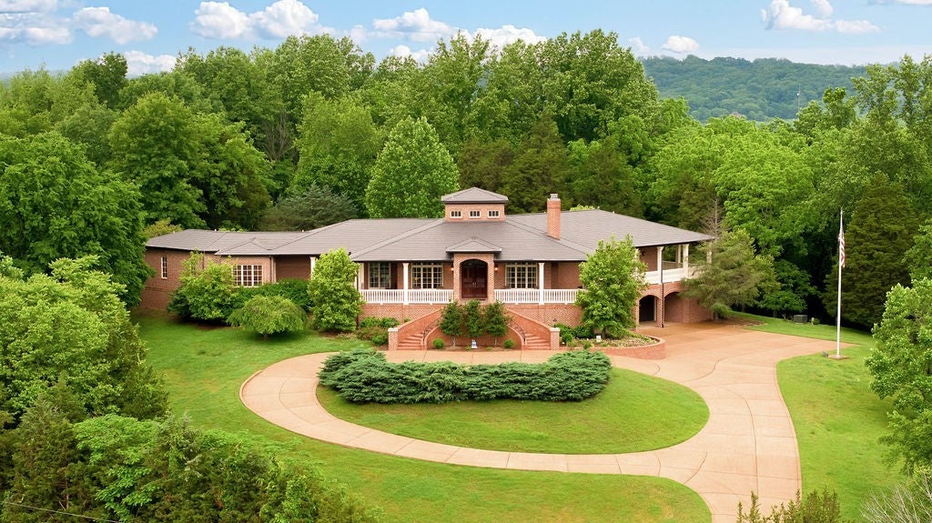 Hendersonville, Tennessee, 37075, United States, 4 Bedrooms Bedrooms, ,4 BathroomsBathrooms,Residential,Active,1936380