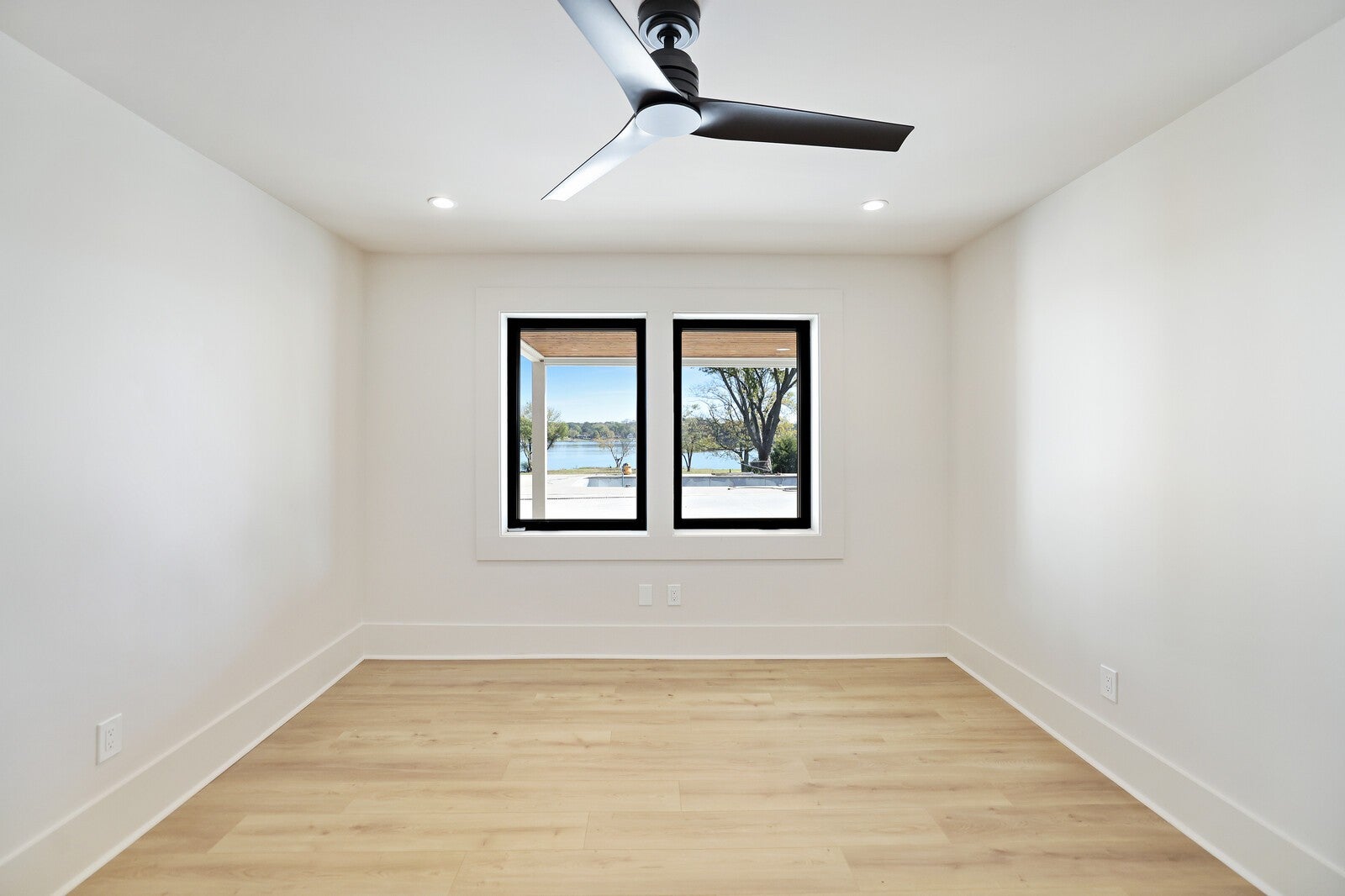 Hendersonville, Tennessee, 37075, United States, 5 Bedrooms Bedrooms, ,5 BathroomsBathrooms,Residential,Active,1988446