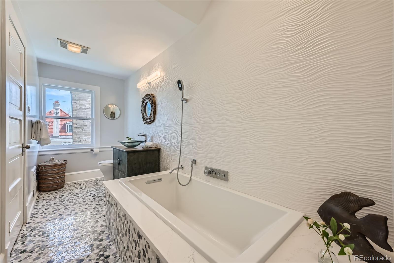 Denver, Colorado, 80218, United States, 7 Bedrooms Bedrooms, ,5 BathroomsBathrooms,Residential,Active,1790880