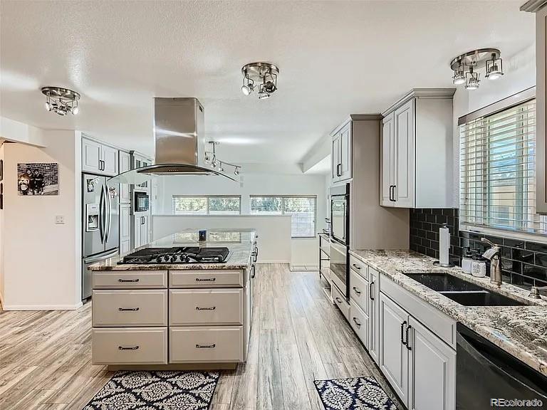 Westminster, Colorado, 80021, United States, 3 Bedrooms Bedrooms, ,4 BathroomsBathrooms,Residential,Contingent,1764464