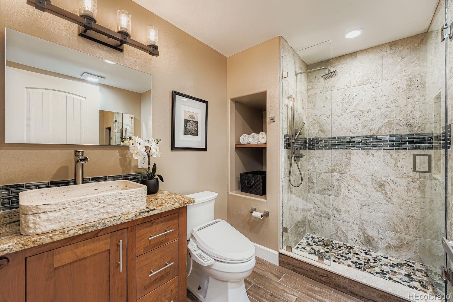 Littleton, Colorado, 80125, United States, 4 Bedrooms Bedrooms, ,5 BathroomsBathrooms,Residential,Active,2008311