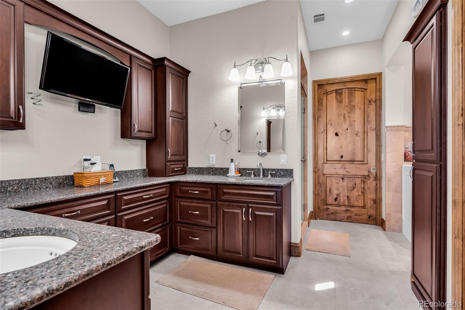 Pueblo, Colorado, 81001, United States, 4 Bedrooms Bedrooms, ,5 BathroomsBathrooms,Residential,Active,2043836