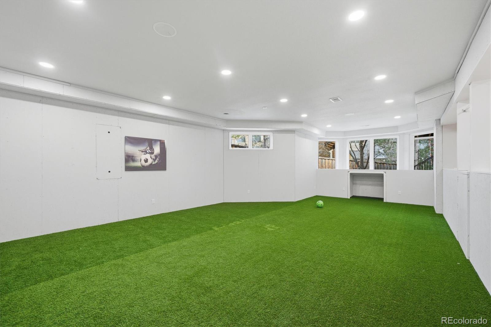 Littleton, Colorado, 80123, United States, 5 Bedrooms Bedrooms, ,6 BathroomsBathrooms,Residential,Active,2012465