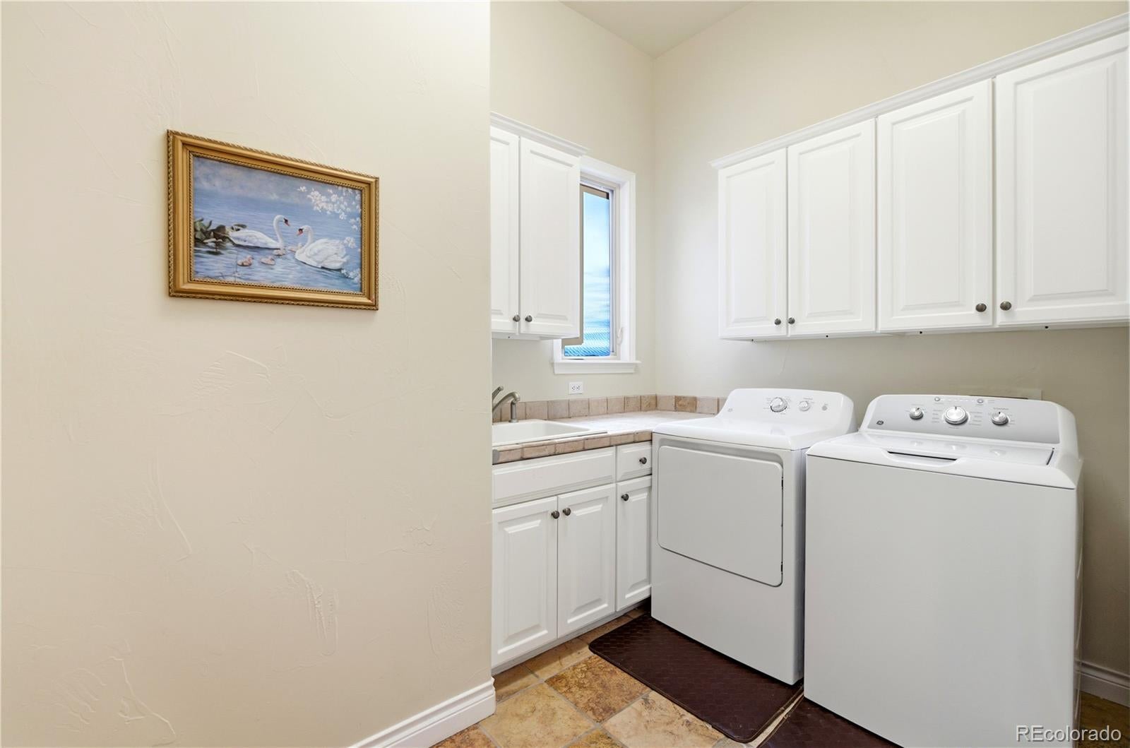 Castle Rock, Colorado, 80104, United States, 4 Bedrooms Bedrooms, ,4 BathroomsBathrooms,Residential,Active,2006935