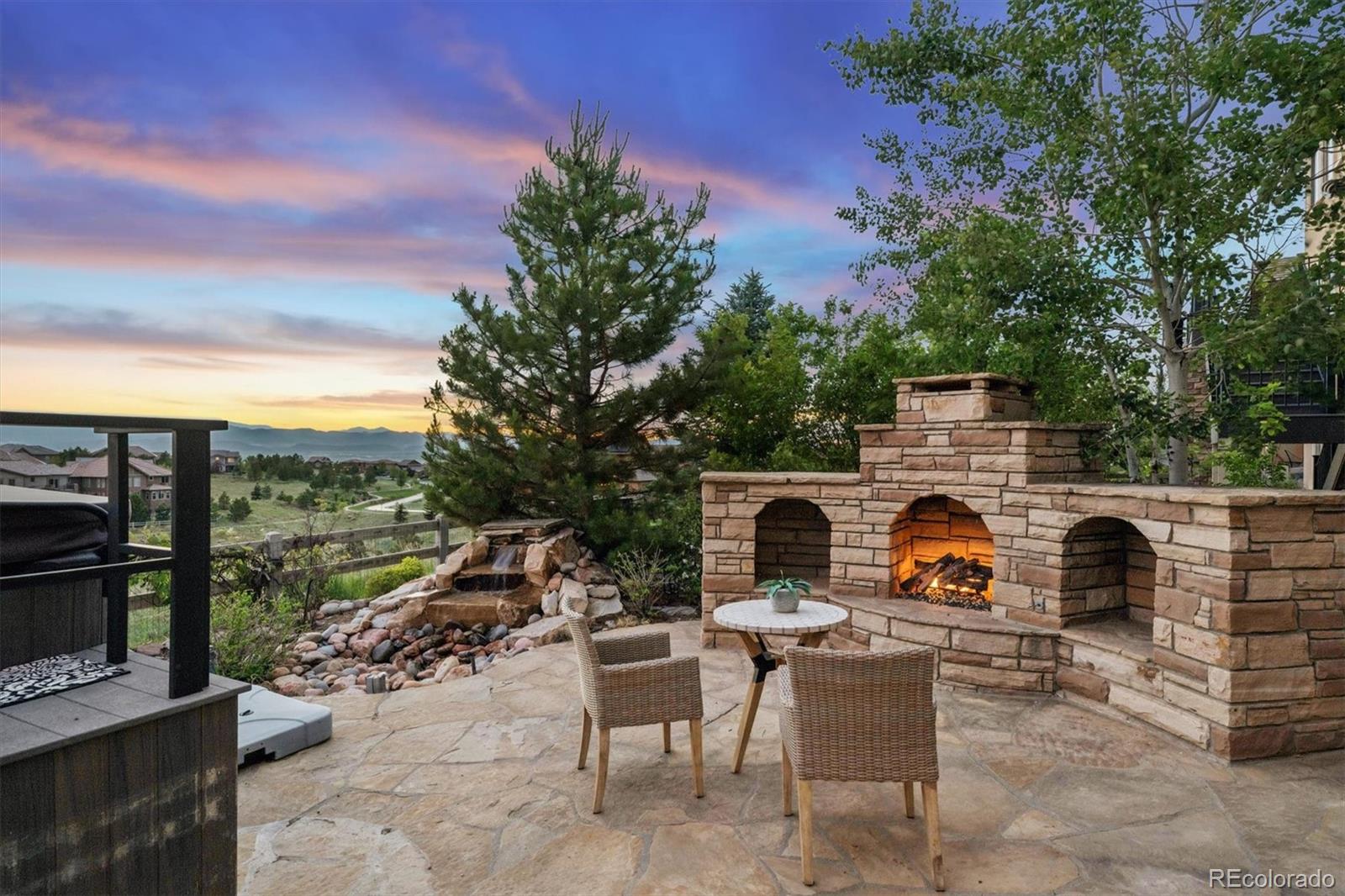 Spectacular, unobstructed panoramic mountain views from all three leve – image 41