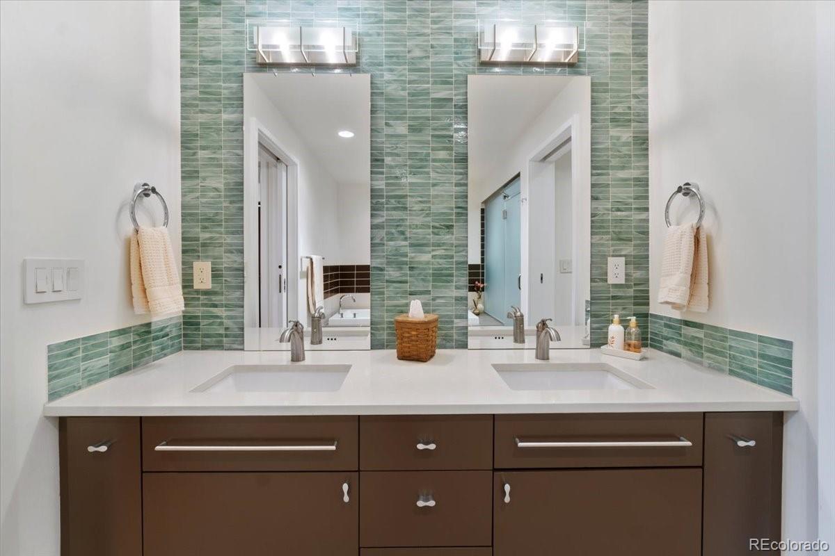 Denver, Colorado, 80202, United States, 3 Bedrooms Bedrooms, ,3 BathroomsBathrooms,Residential,Active,1943795