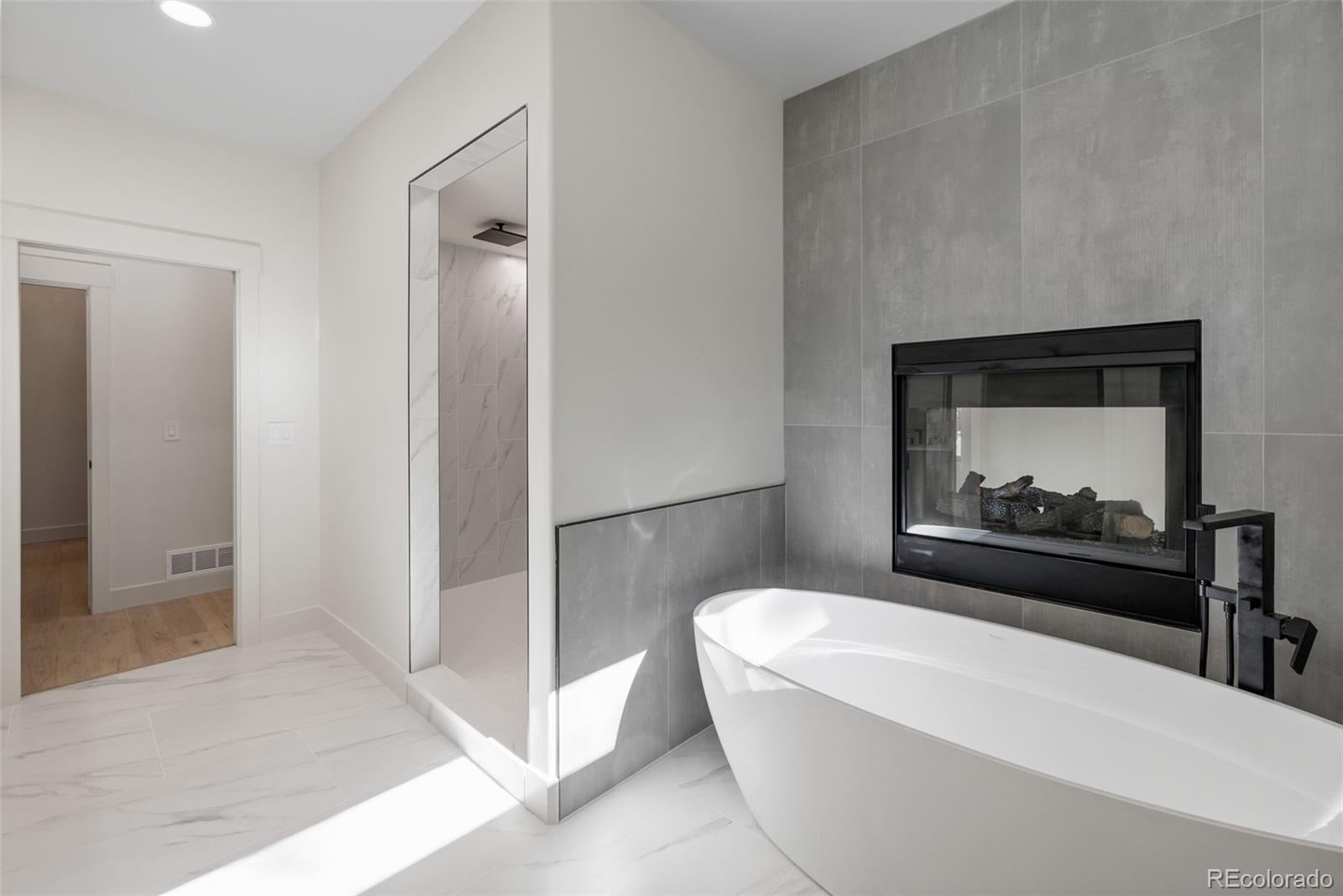 Colorado Springs, Colorado, 80908, United States, 4 Bedrooms Bedrooms, ,5 BathroomsBathrooms,Residential,Active,1999177