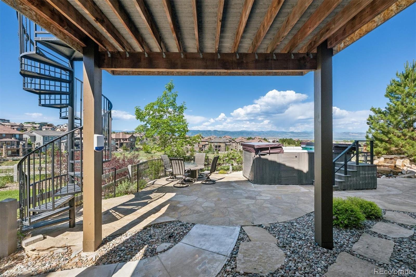 Spectacular, unobstructed panoramic mountain views from all three leve – image 37