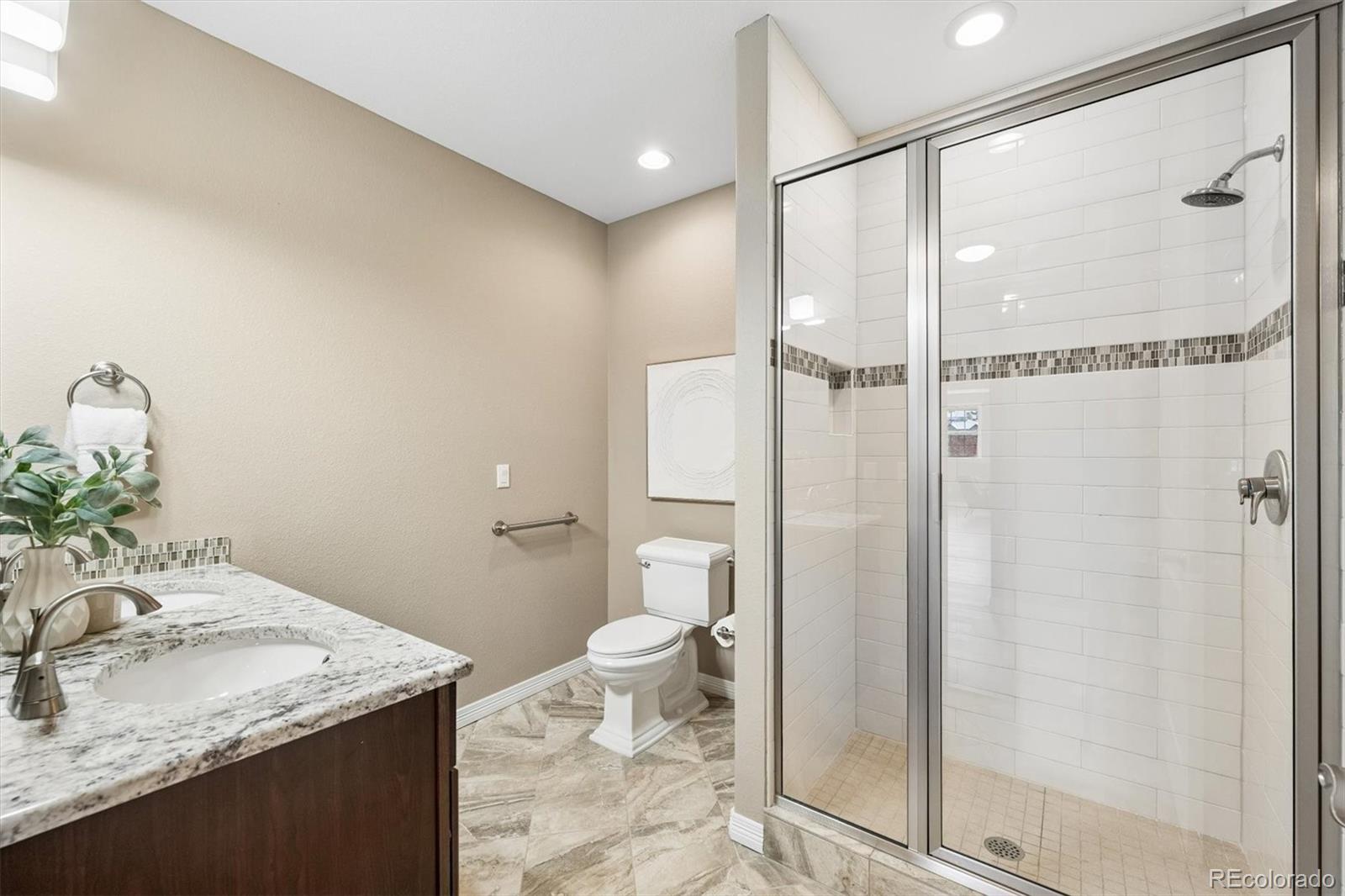 Spectacular, unobstructed panoramic mountain views from all three leve – image 35