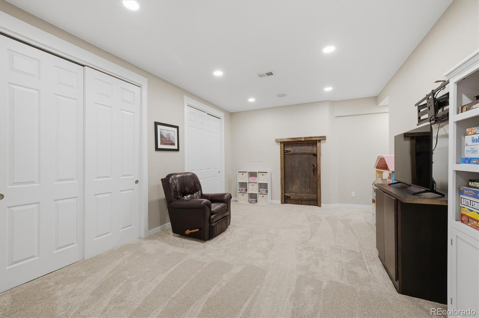 Littleton, Colorado, 80123, United States, 5 Bedrooms Bedrooms, ,6 BathroomsBathrooms,Residential,Active,2012465