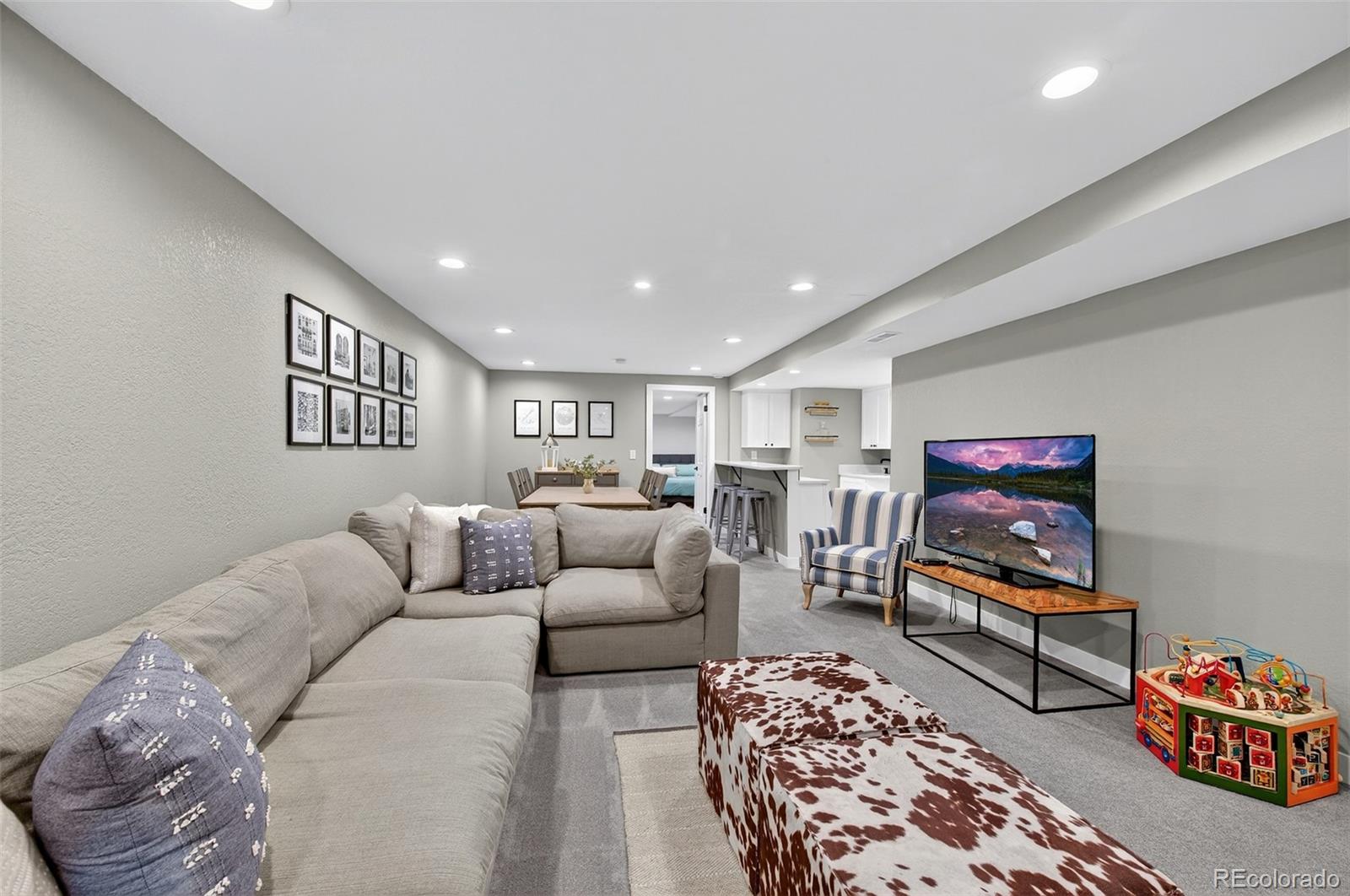 Littleton, Colorado, 80127, United States, 6 Bedrooms Bedrooms, ,4 BathroomsBathrooms,Residential,Active,1945540