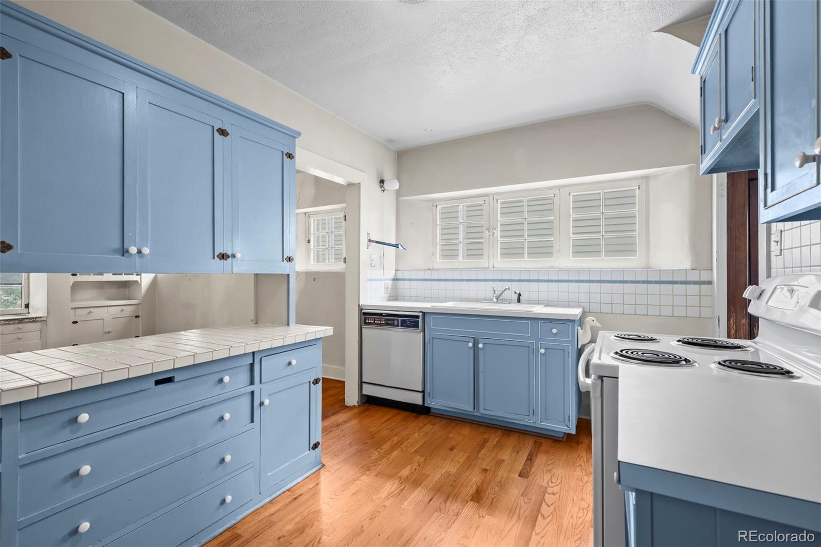 Boulder, Colorado, 80302, United States, 4 Bedrooms Bedrooms, ,3 BathroomsBathrooms,Residential,Contingent,1944085