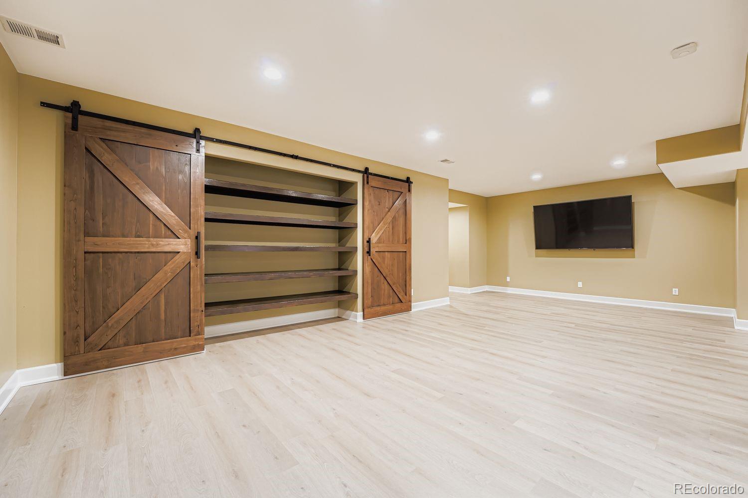 Littleton, Colorado, 80125, United States, 4 Bedrooms Bedrooms, ,5 BathroomsBathrooms,Residential,Active,2008311