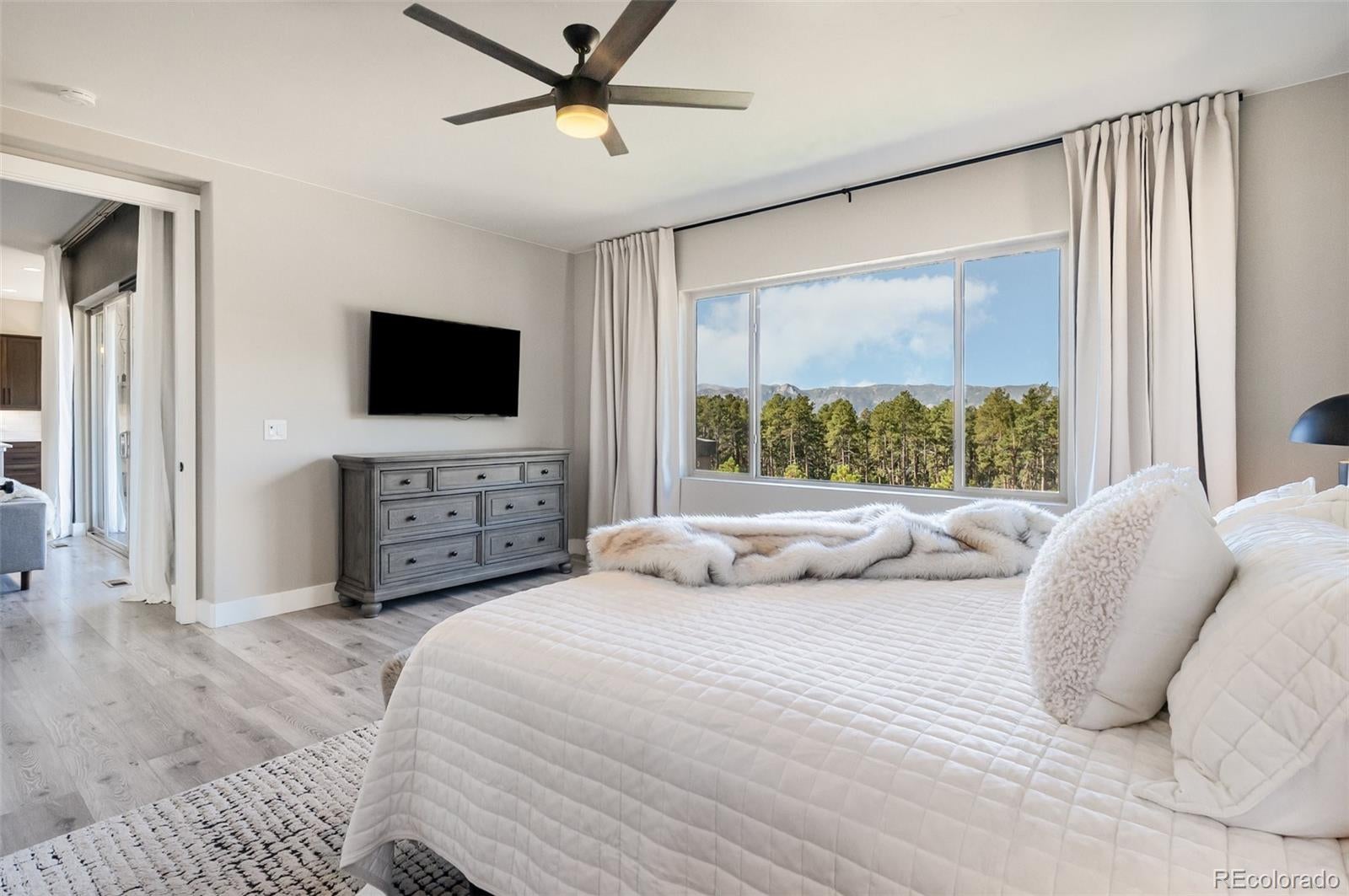 Monument, Colorado, 80132, United States, 5 Bedrooms Bedrooms, ,4 BathroomsBathrooms,Residential,Contingent,1992315