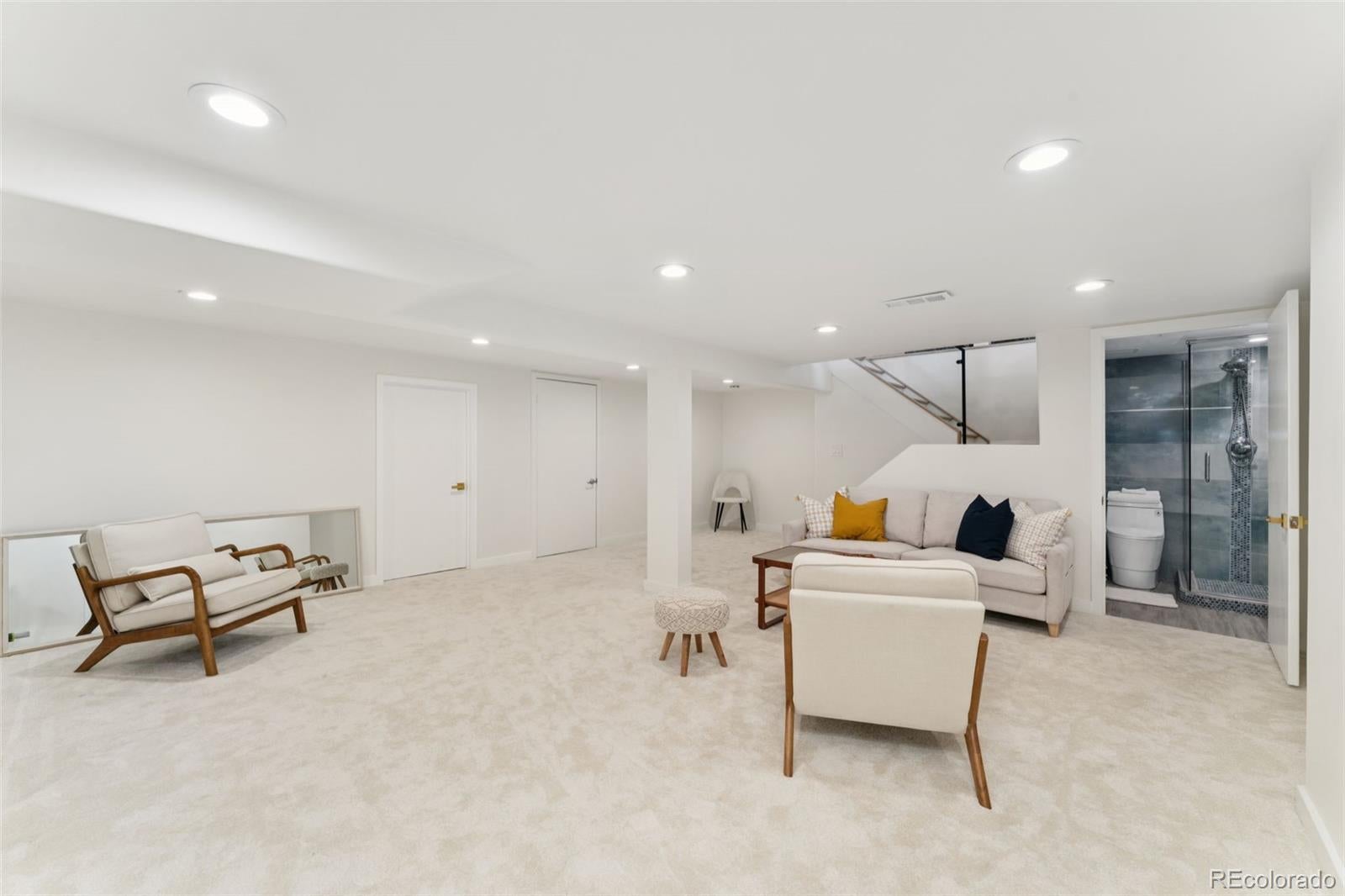 Greenwood Village, Colorado, 80111, United States, 5 Bedrooms Bedrooms, ,5 BathroomsBathrooms,Residential,Active,1907969