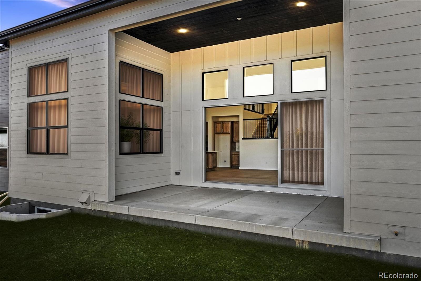 Littleton, Colorado, 80127, United States, 4 Bedrooms Bedrooms, ,4 BathroomsBathrooms,Residential,Active,2015804