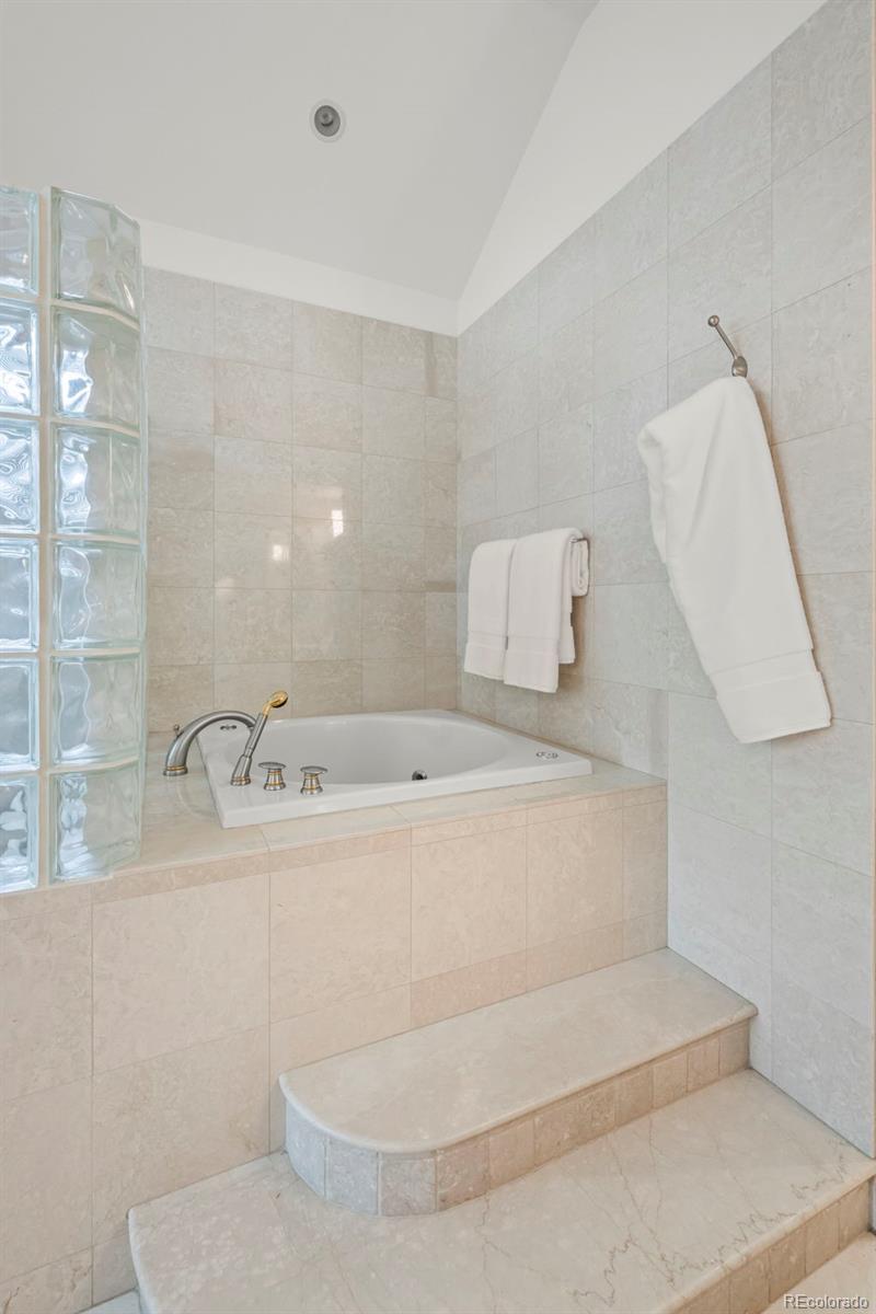 Boulder, Colorado, 80301, United States, 3 Bedrooms Bedrooms, ,4 BathroomsBathrooms,Residential,Active,2052046