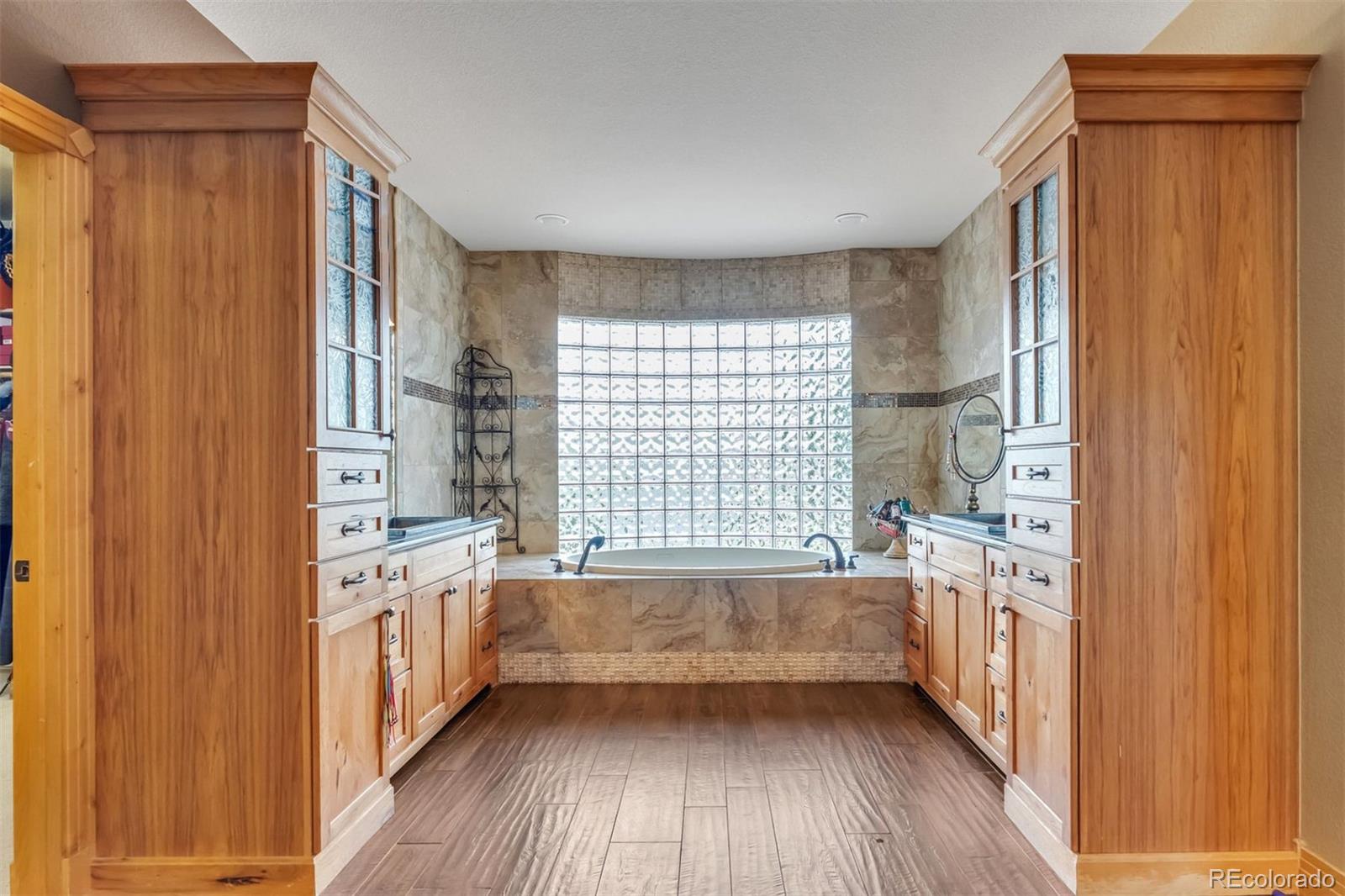 Larkspur, Colorado, 80118, United States, 4 Bedrooms Bedrooms, ,5 BathroomsBathrooms,Residential,Active,1841306