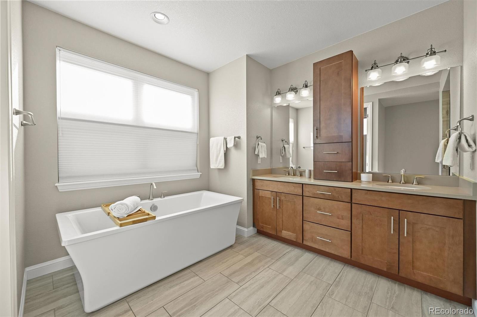 Highlands Ranch, Colorado, 80126, United States, 4 Bedrooms Bedrooms, ,4 BathroomsBathrooms,Residential,Active,2008281