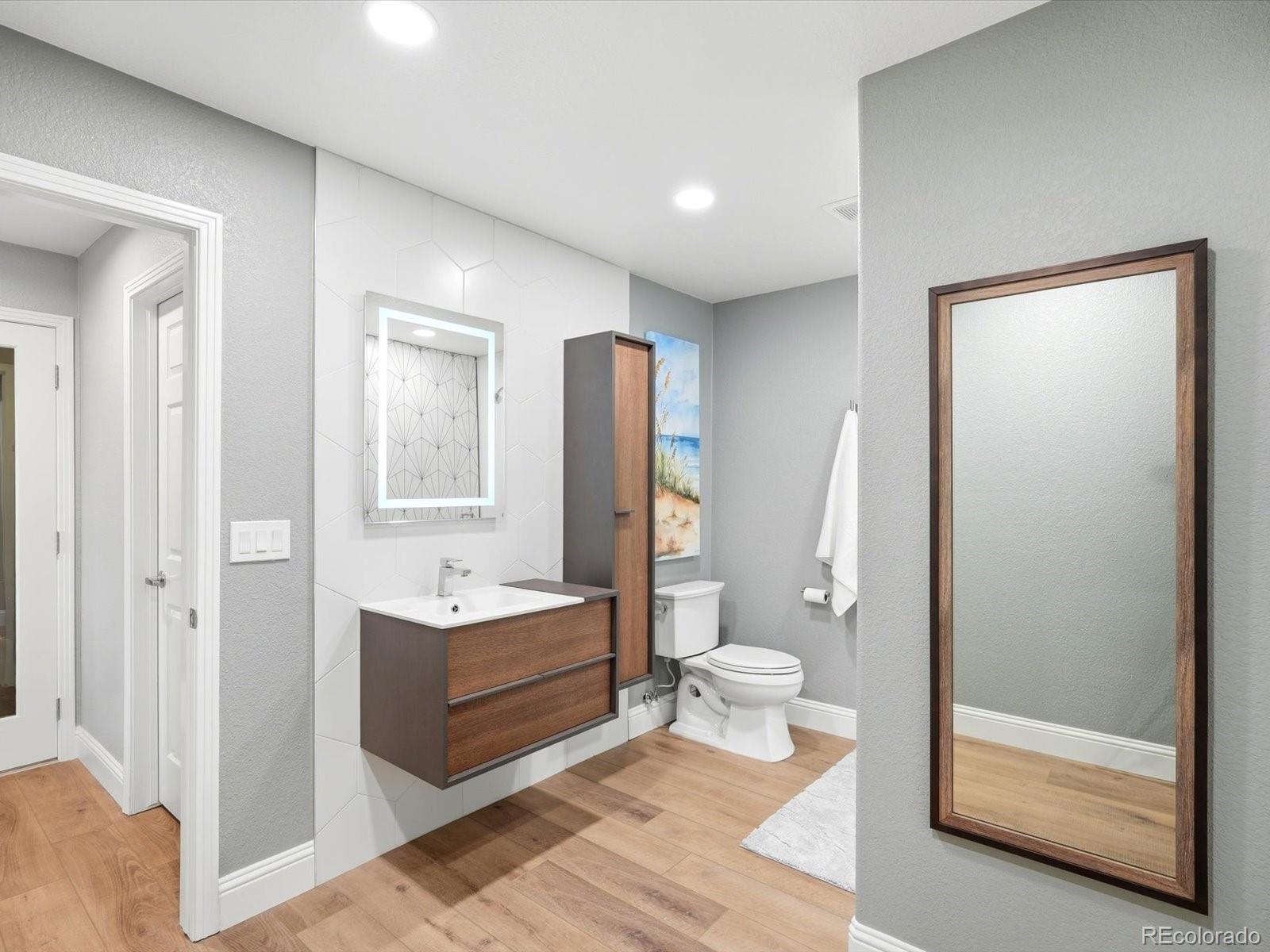 Highlands Ranch, Colorado, 80126, United States, 5 Bedrooms Bedrooms, ,5 BathroomsBathrooms,Residential,Pending,2045674